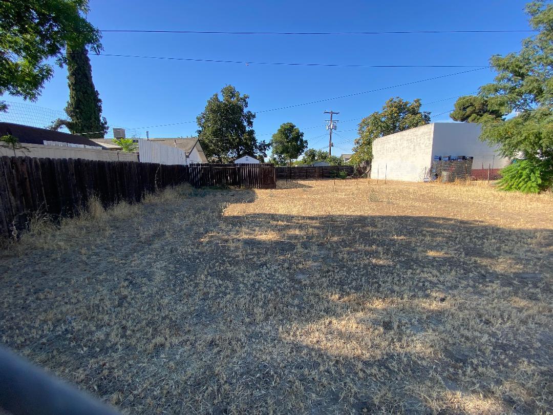 128 W Houston Ave, Visalia, CA 93291