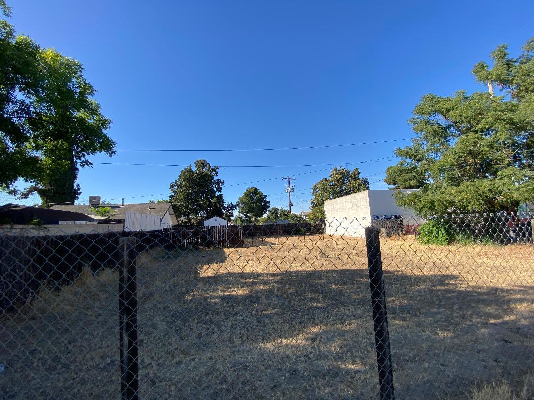 128 W Houston Ave, Visalia, CA 93291