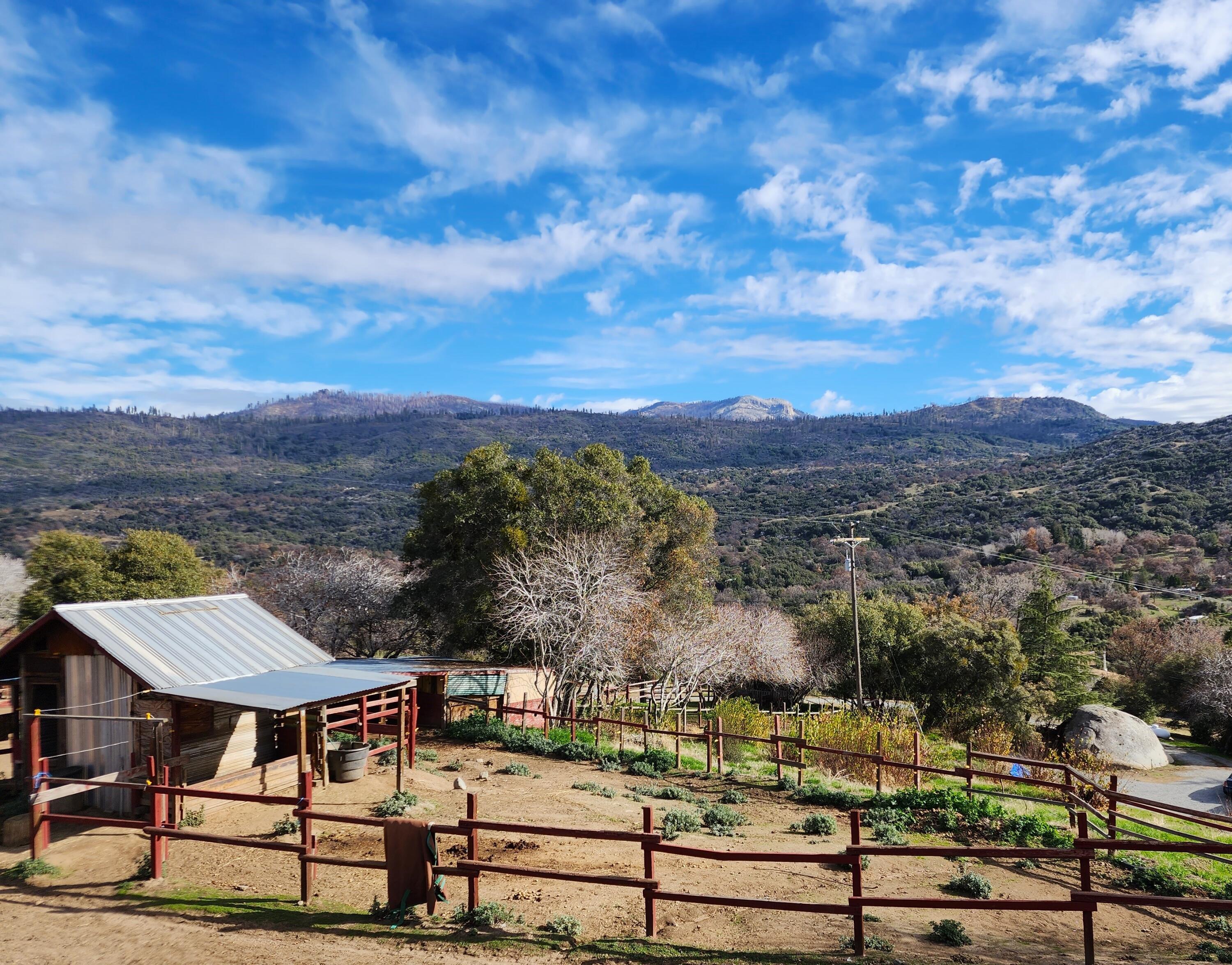 51090 Eshom Valley Dr Dr, Badger, CA 93603