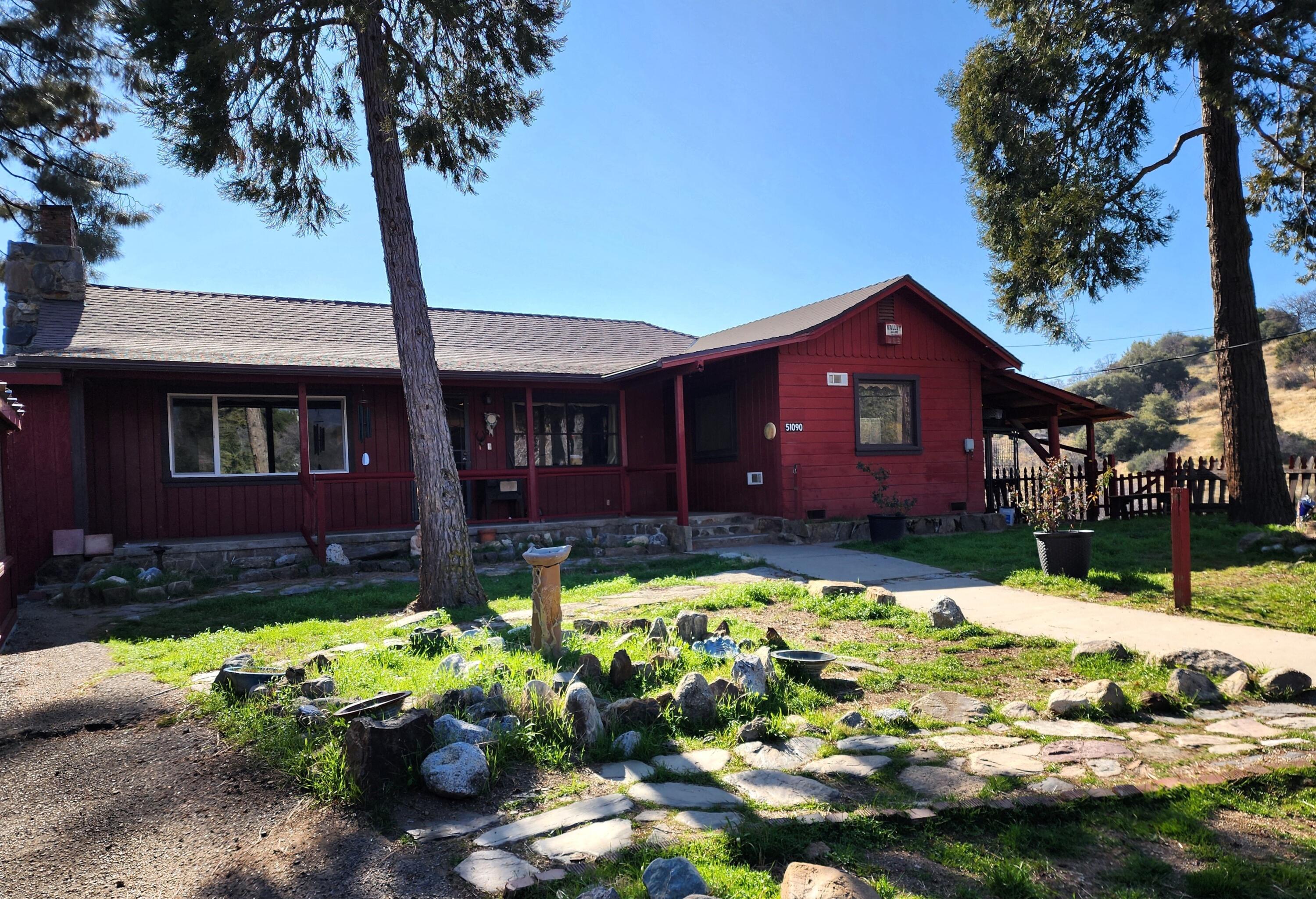 51090 Eshom Valley Dr Dr, Badger, CA 93603