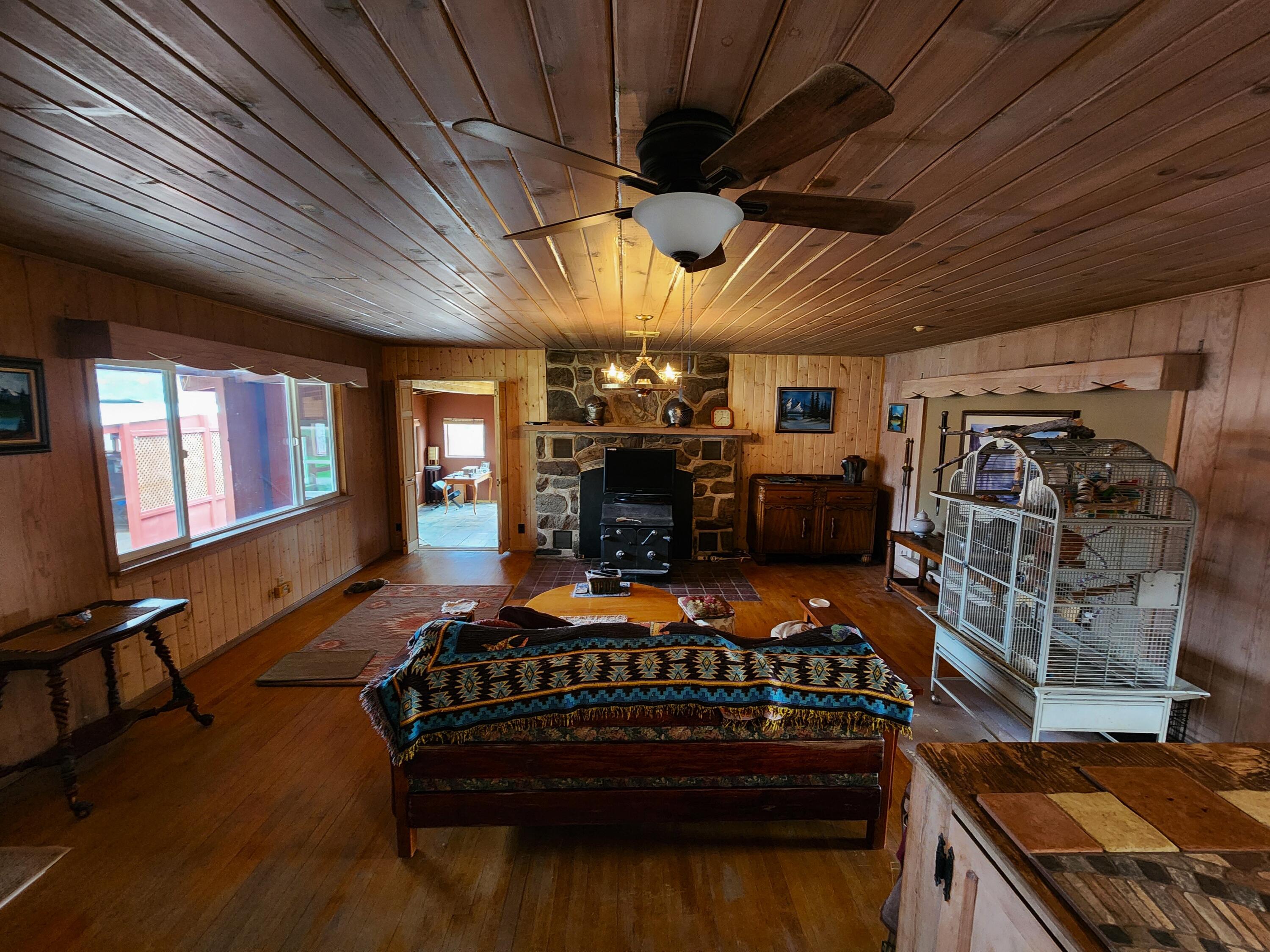 51090 Eshom Valley Dr Dr, Badger, CA 93603