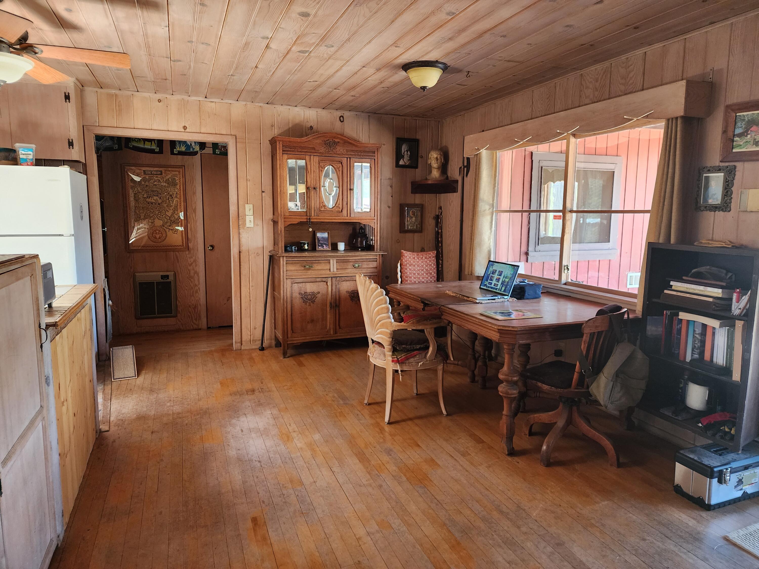 51090 Eshom Valley Dr Dr, Badger, CA 93603