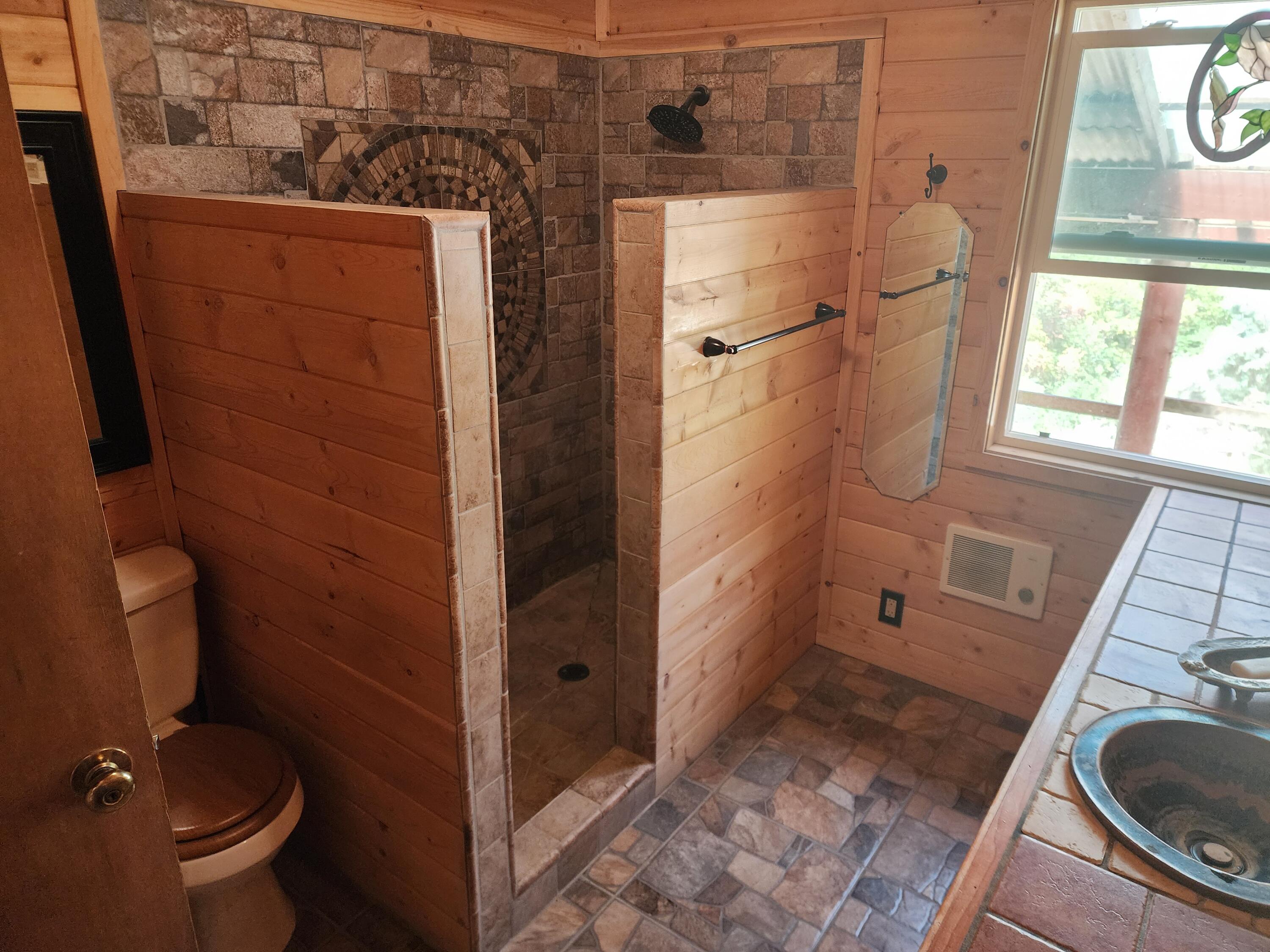 51090 Eshom Valley Dr Dr, Badger, CA 93603