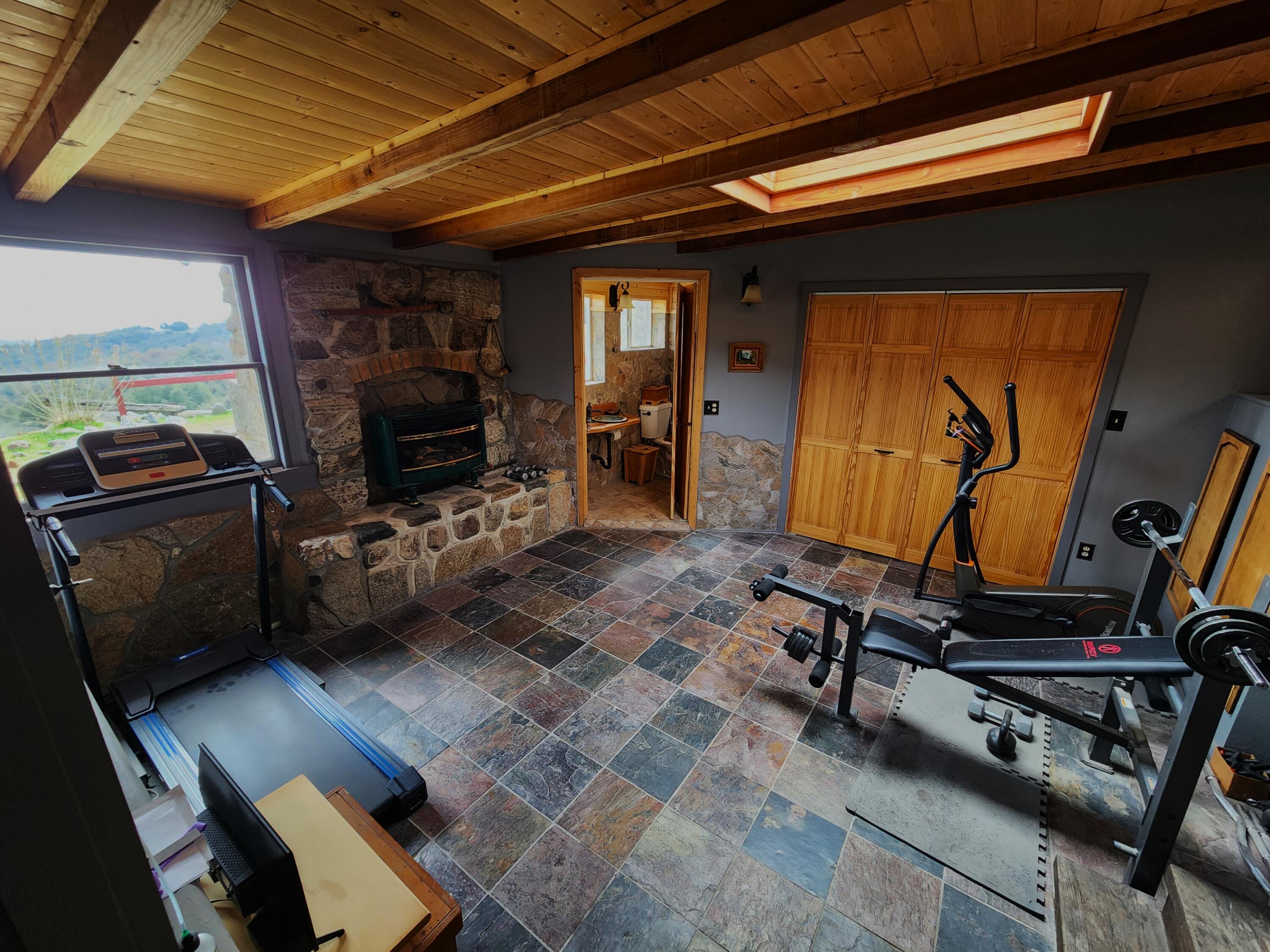 51090 Eshom Valley Dr Dr, Badger, CA 93603