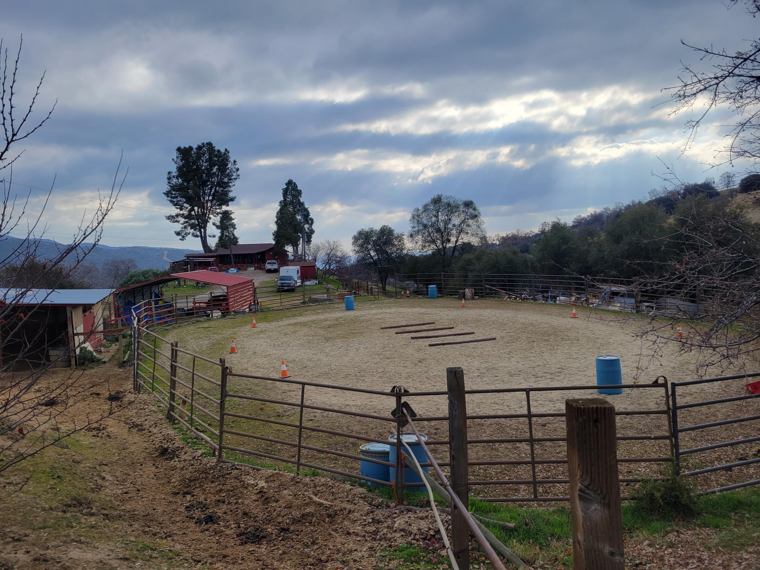 51090 Eshom Valley Dr Dr, Badger, CA 93603