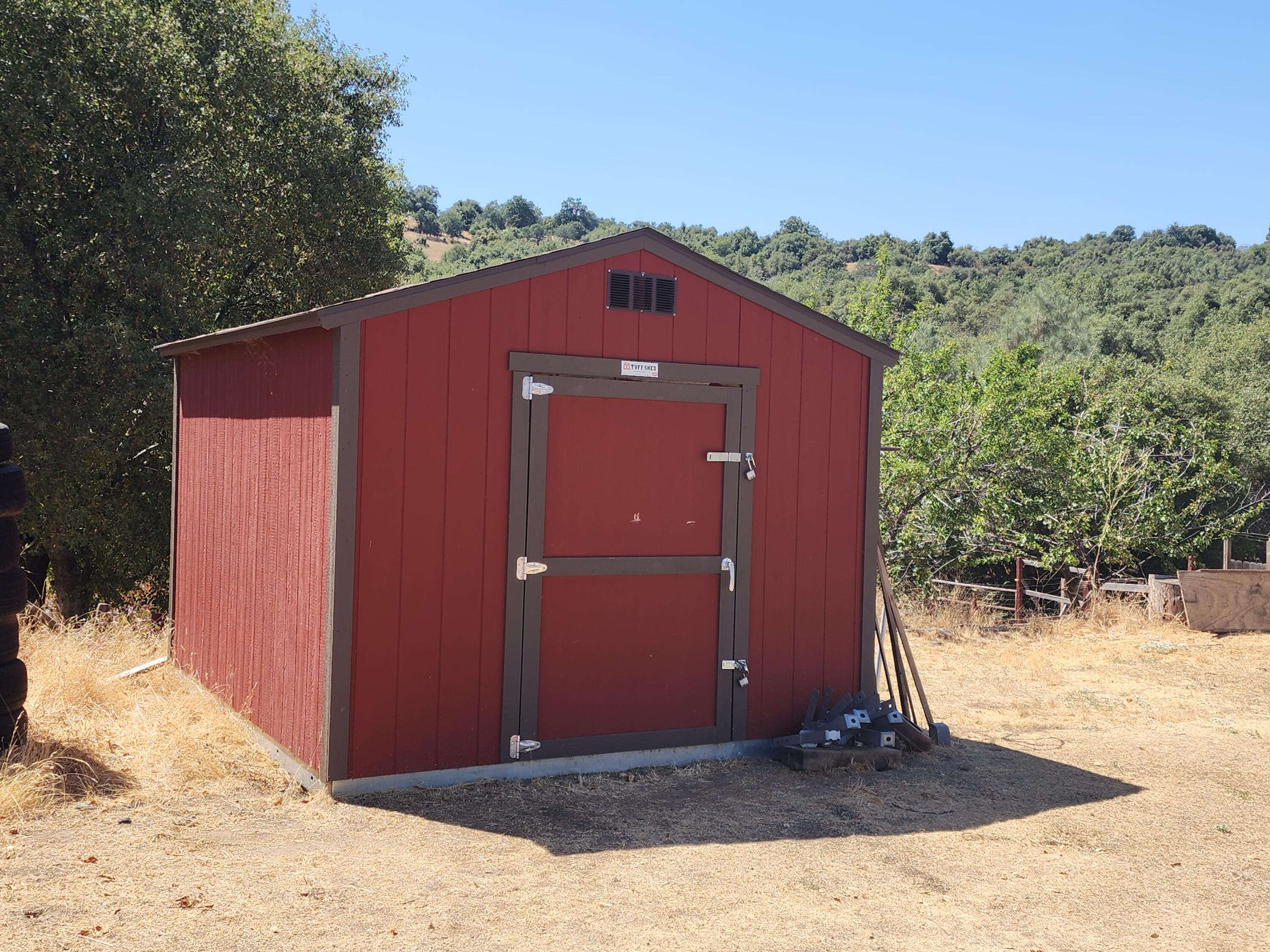 51090 Eshom Valley Dr Dr, Badger, CA 93603