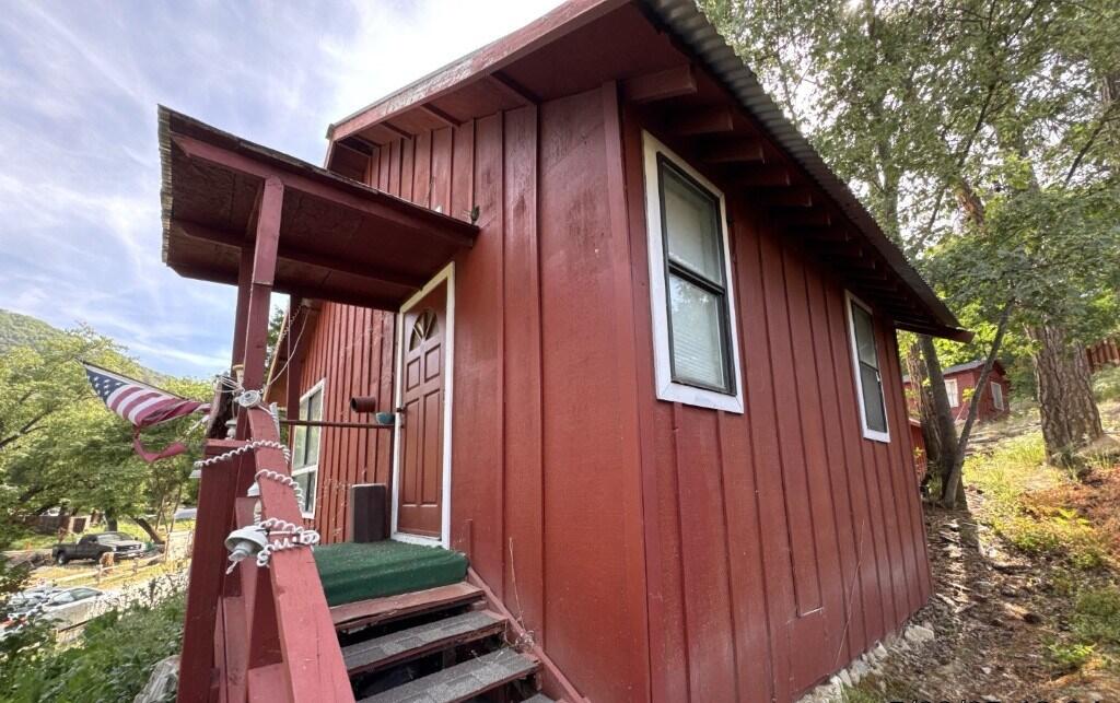 379 Cedar Brook Trl, California Hot Springs, CA 93207