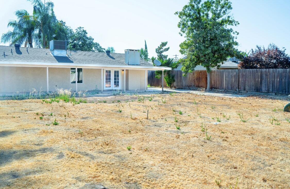 1708 N Oak Park St, Visalia, CA 93291