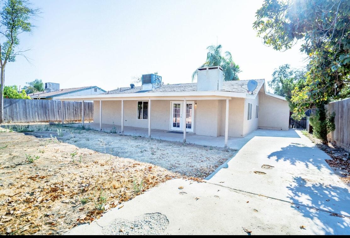 1708 N Oak Park St, Visalia, CA 93291