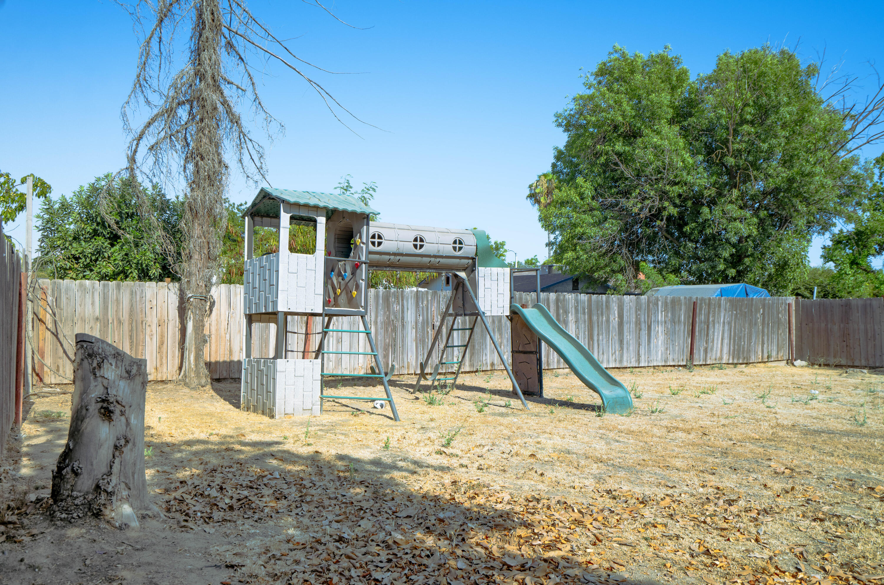 1708 N Oak Park St, Visalia, CA 93291