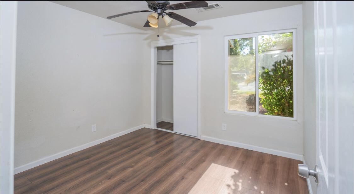 1708 N Oak Park St, Visalia, CA 93291