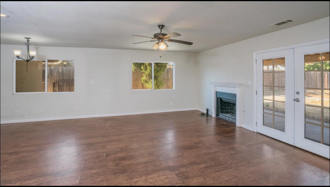 1708 N Oak Park St, Visalia, CA 93291