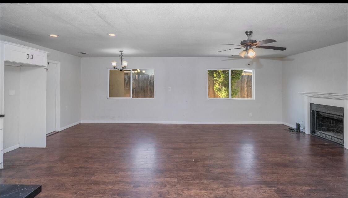 1708 N Oak Park St, Visalia, CA 93291