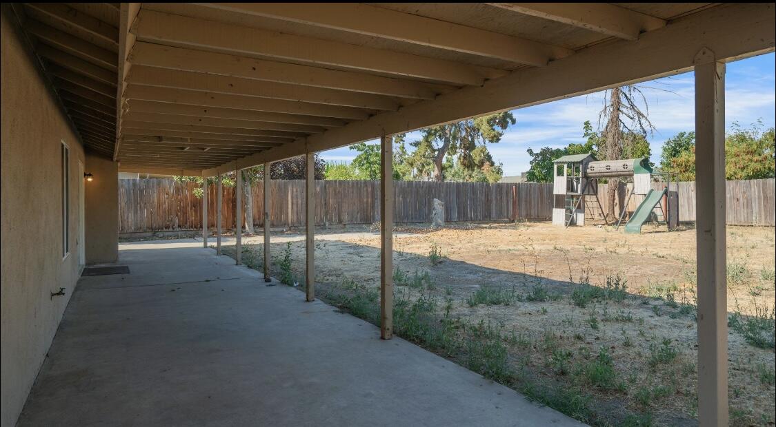 1708 N Oak Park St, Visalia, CA 93291