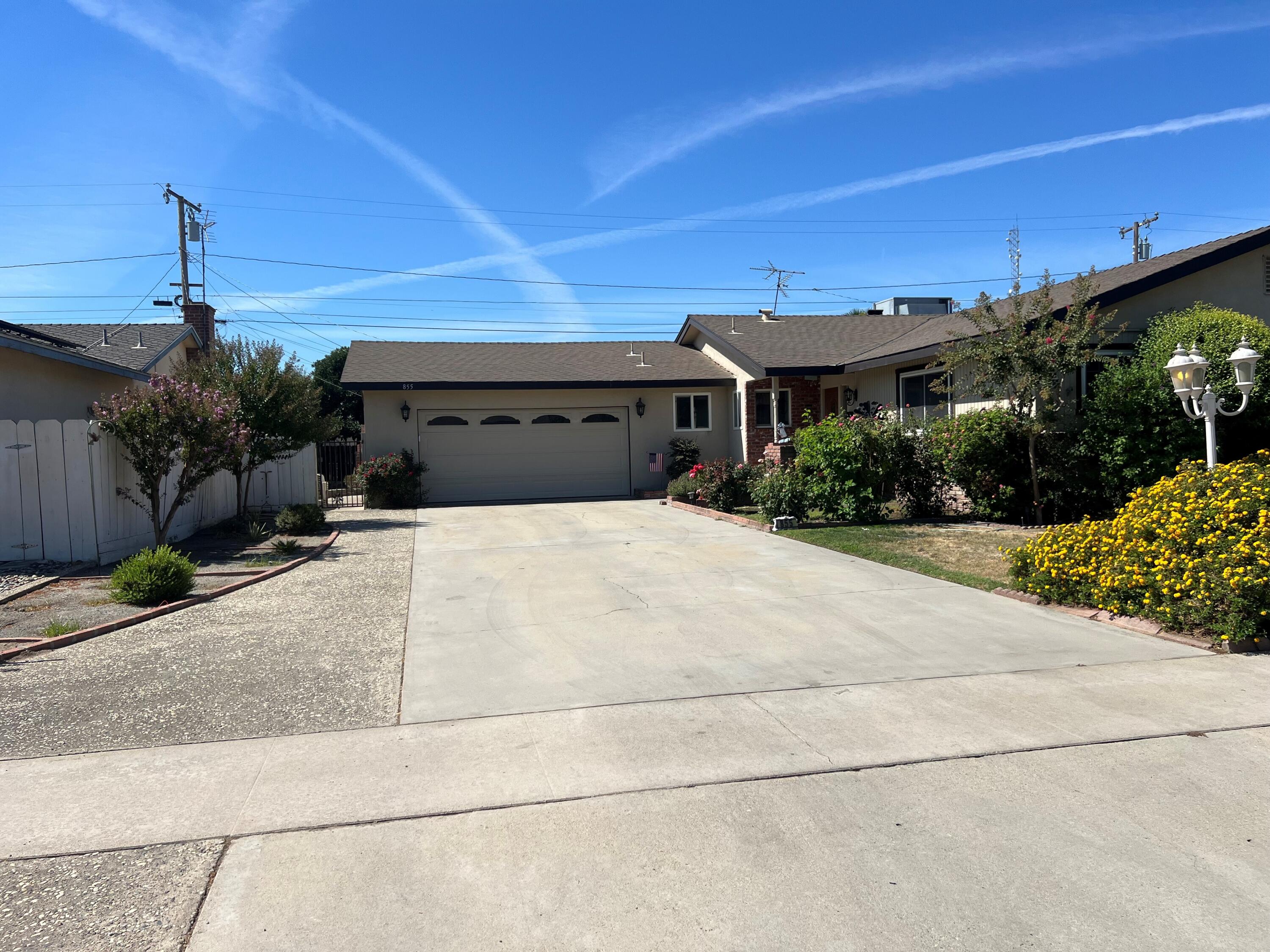 855 E Pleasant Ave, Tulare, CA 93274