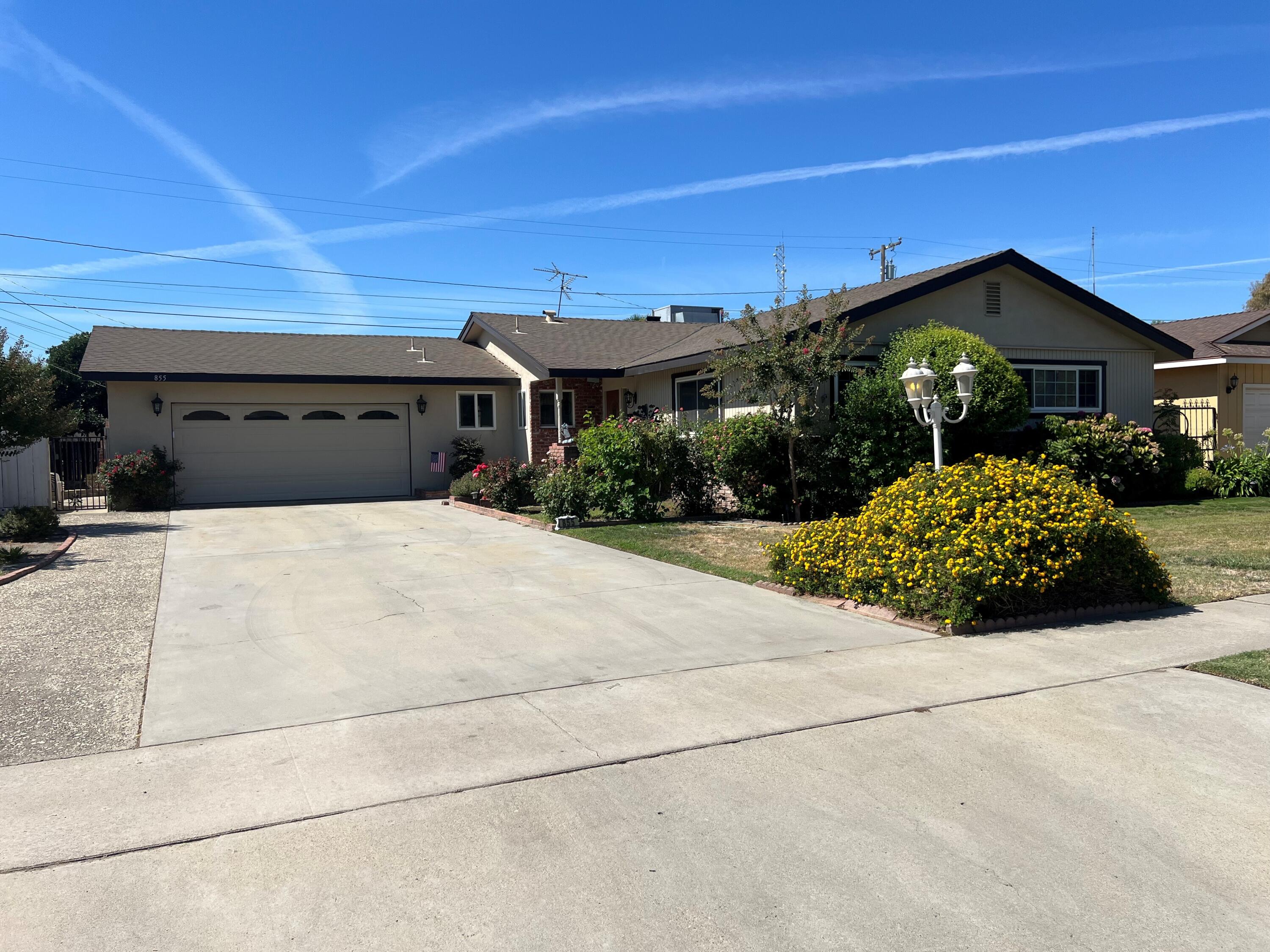 855 E Pleasant Ave, Tulare, CA 93274
