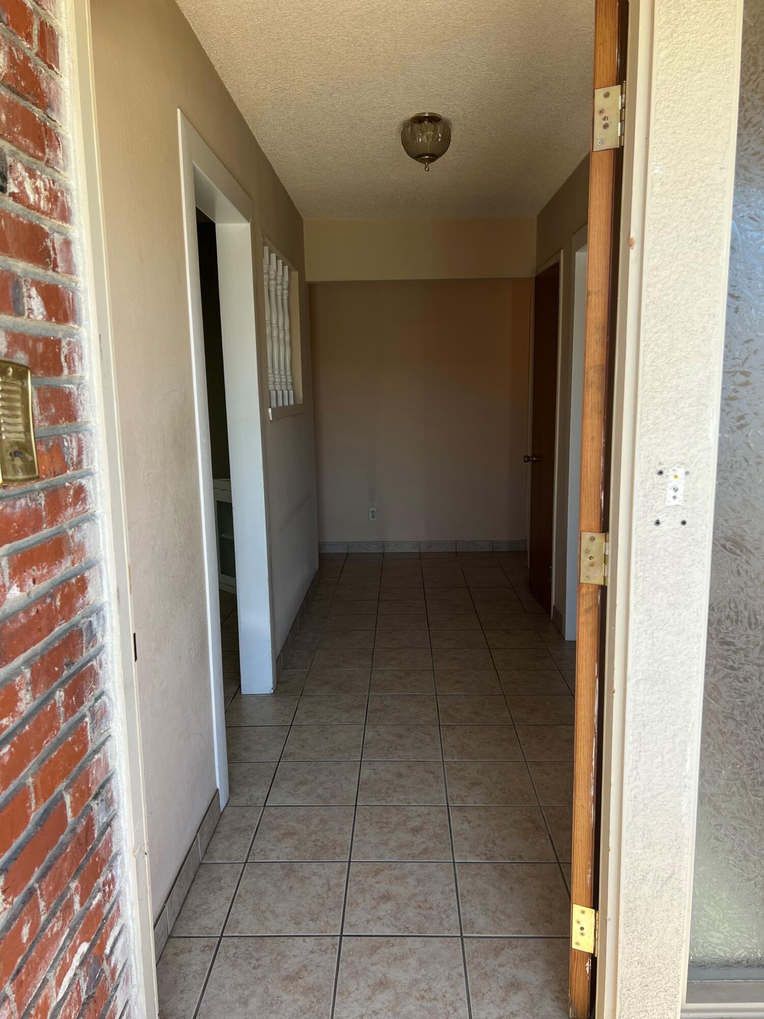 855 E Pleasant Ave, Tulare, CA 93274