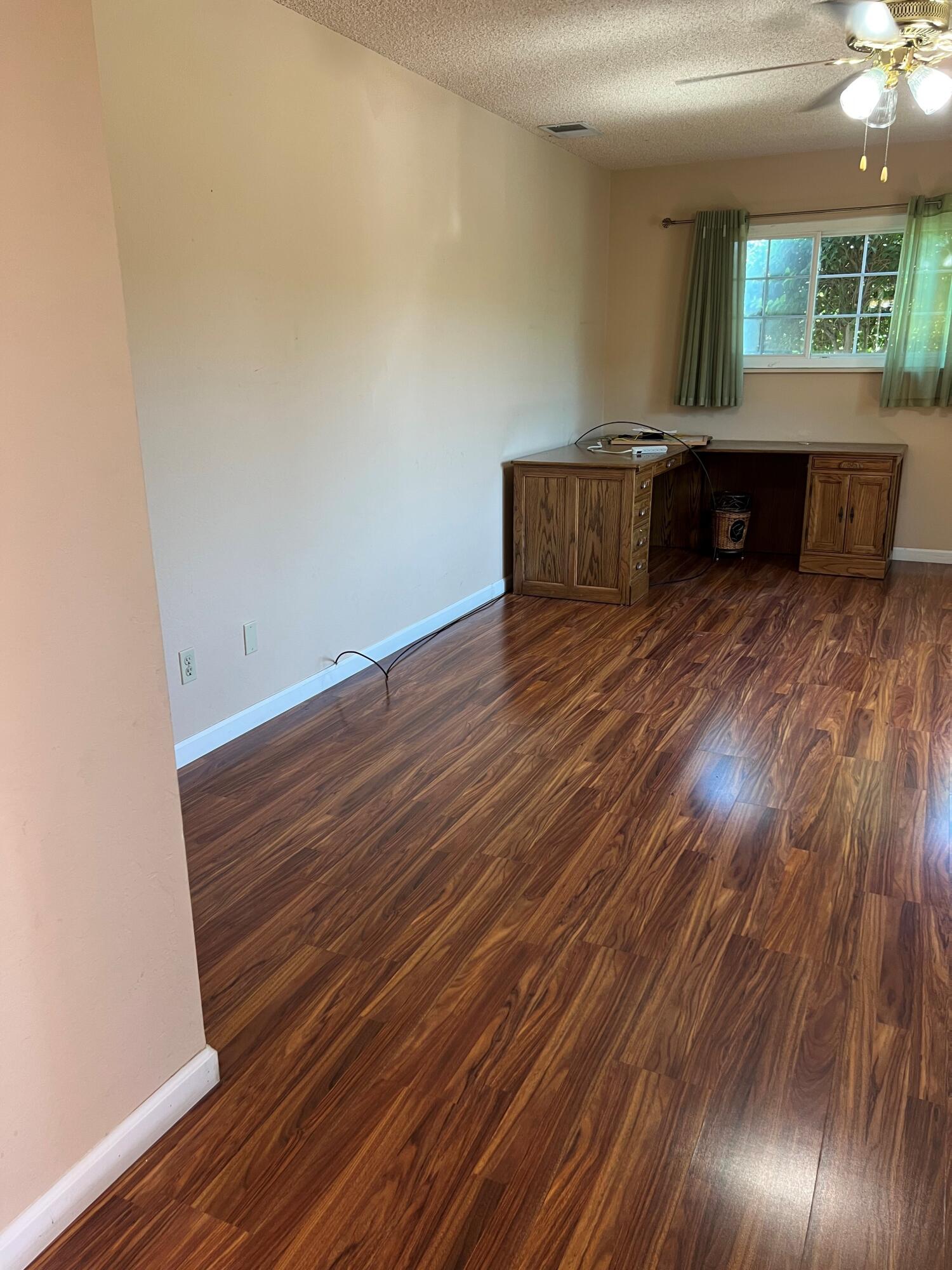 855 E Pleasant Ave, Tulare, CA 93274