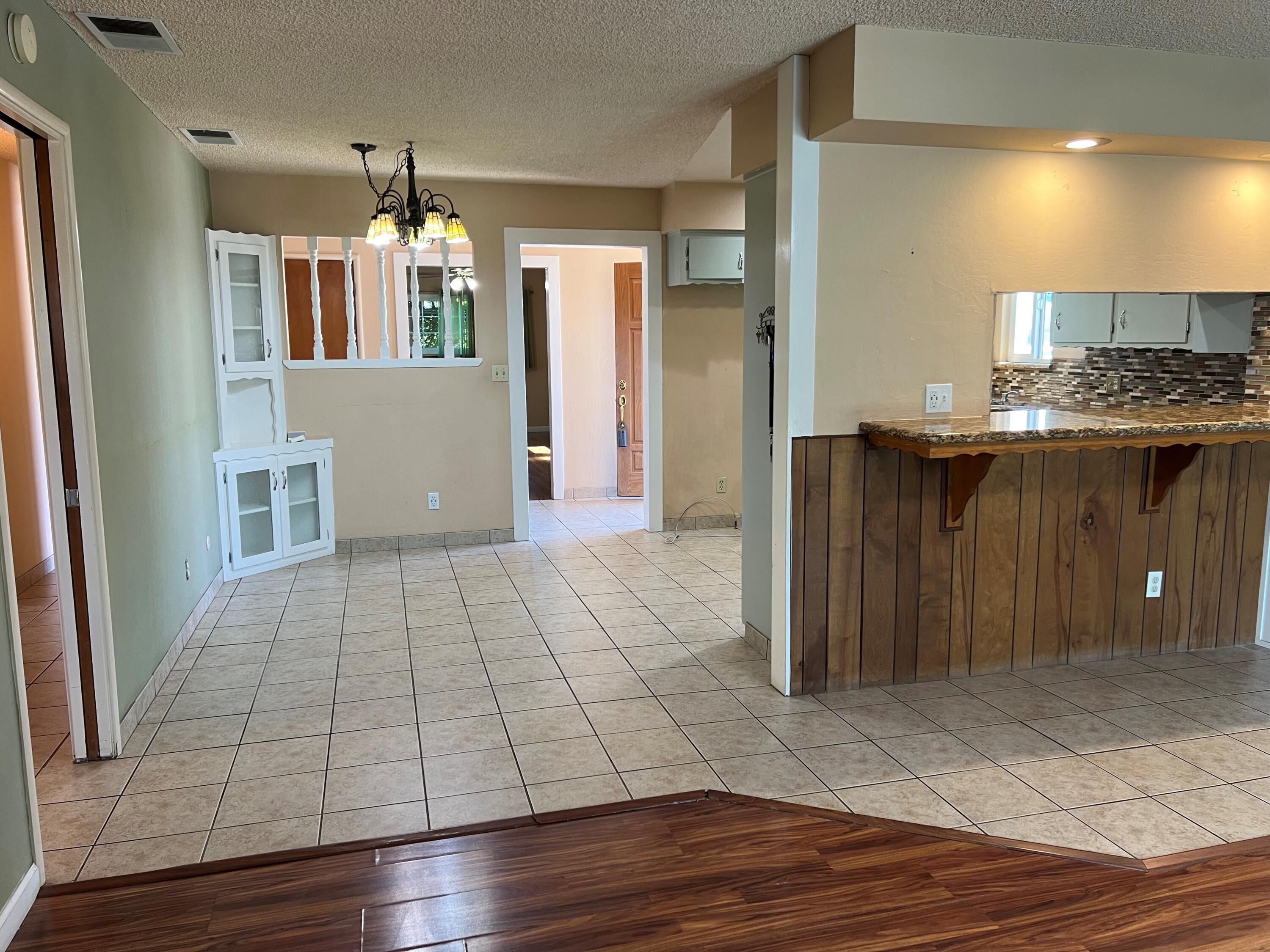 855 E Pleasant Ave, Tulare, CA 93274