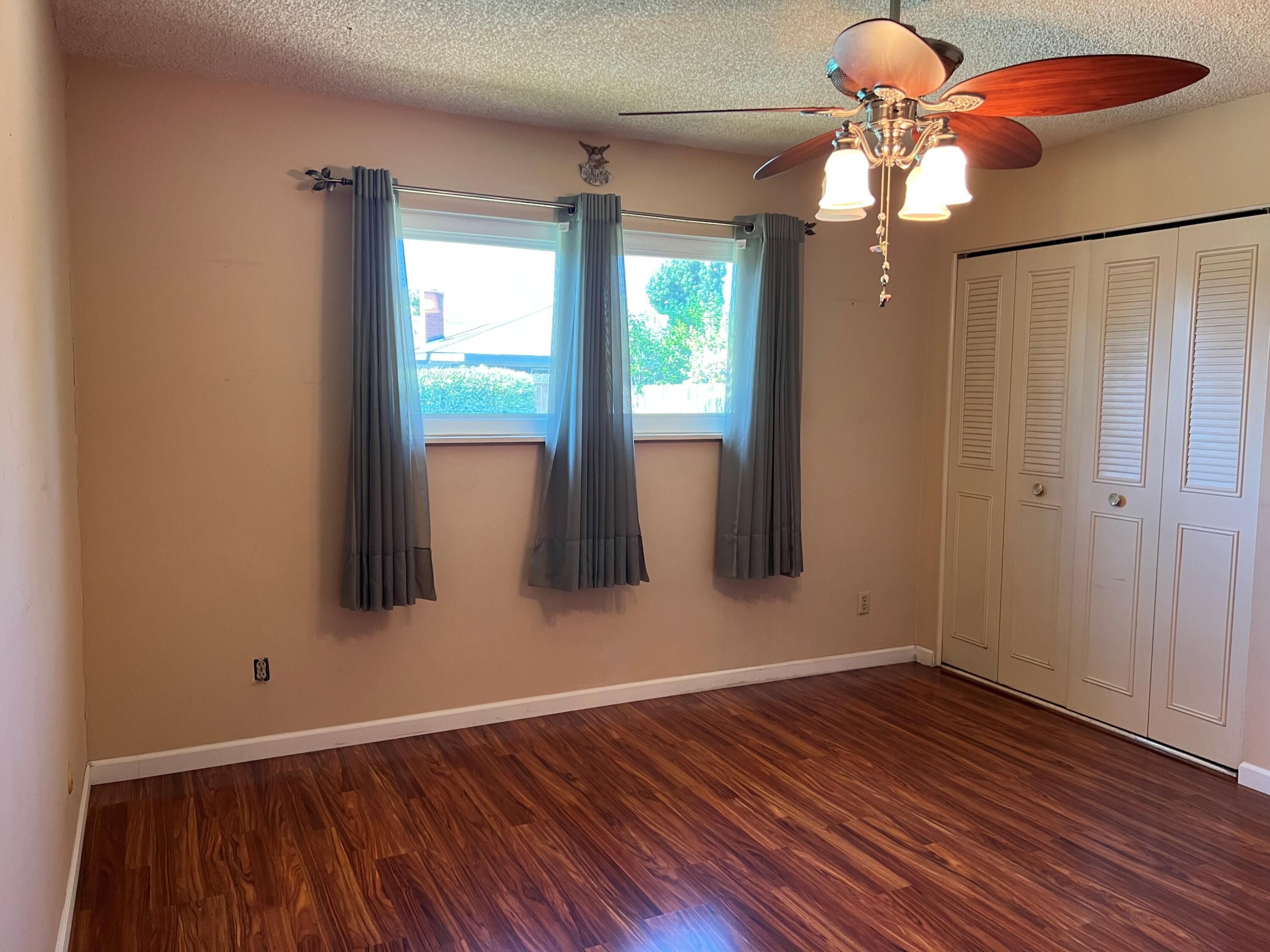 855 E Pleasant Ave, Tulare, CA 93274