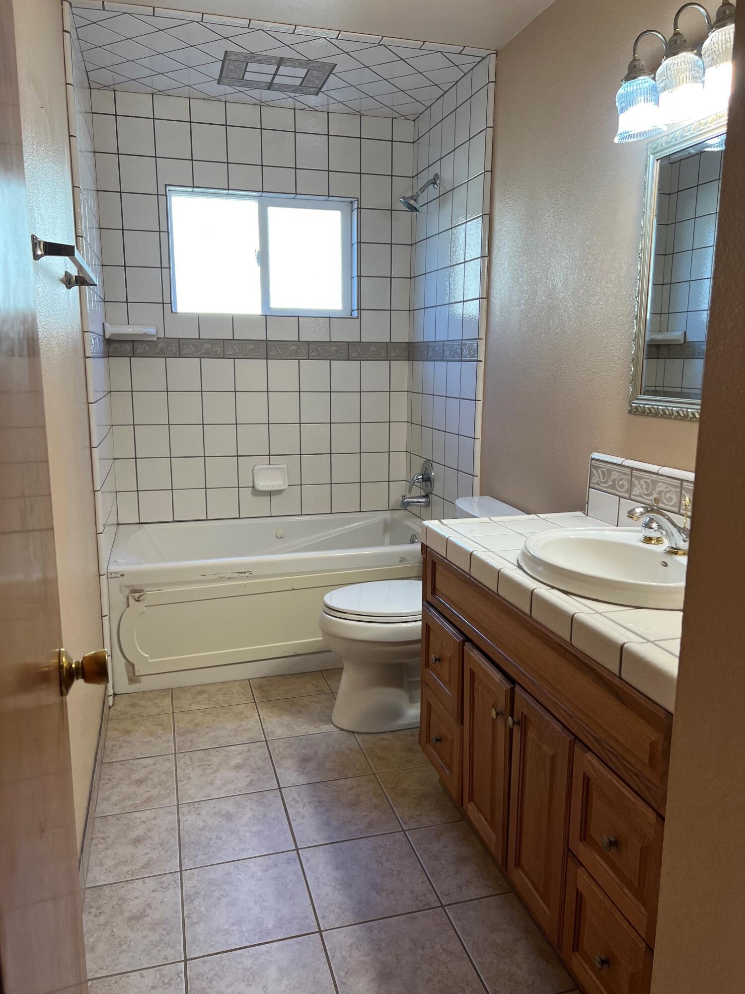 855 E Pleasant Ave, Tulare, CA 93274