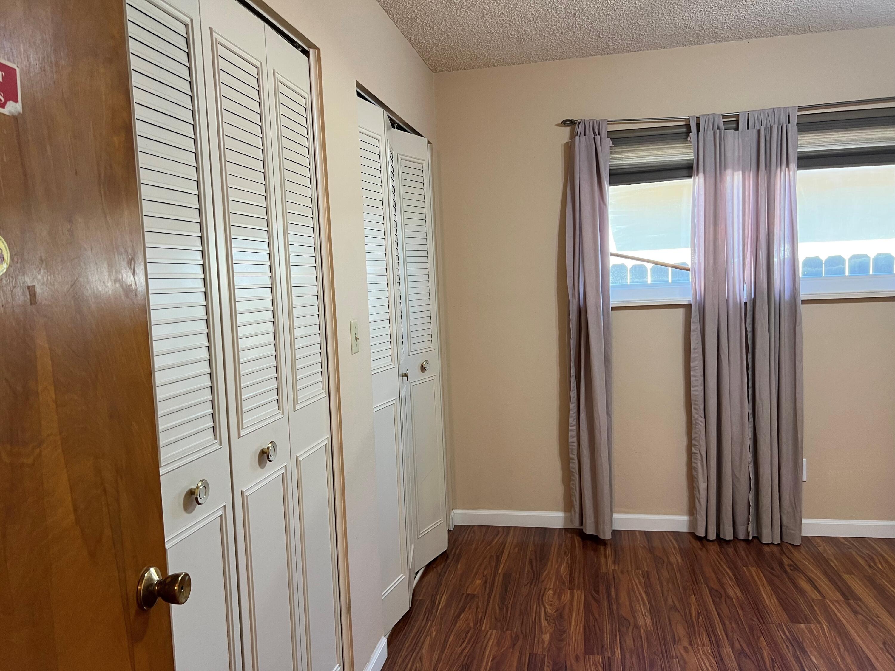 855 E Pleasant Ave, Tulare, CA 93274