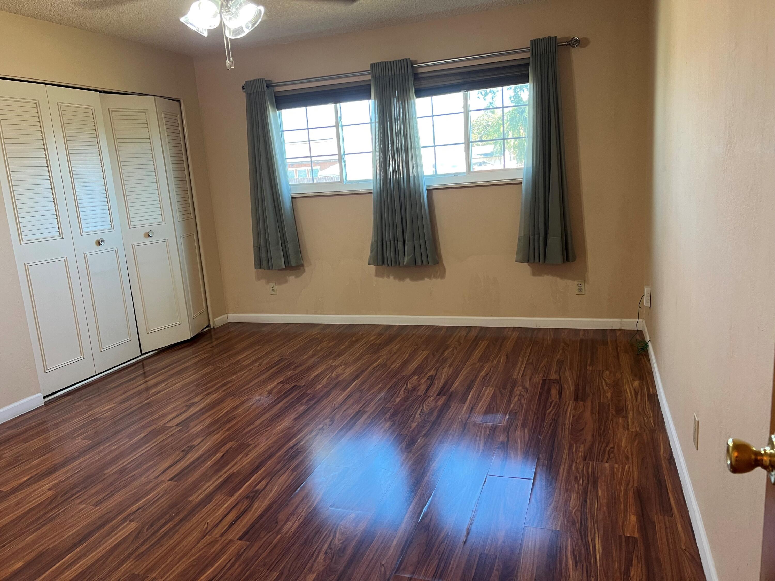 855 E Pleasant Ave, Tulare, CA 93274