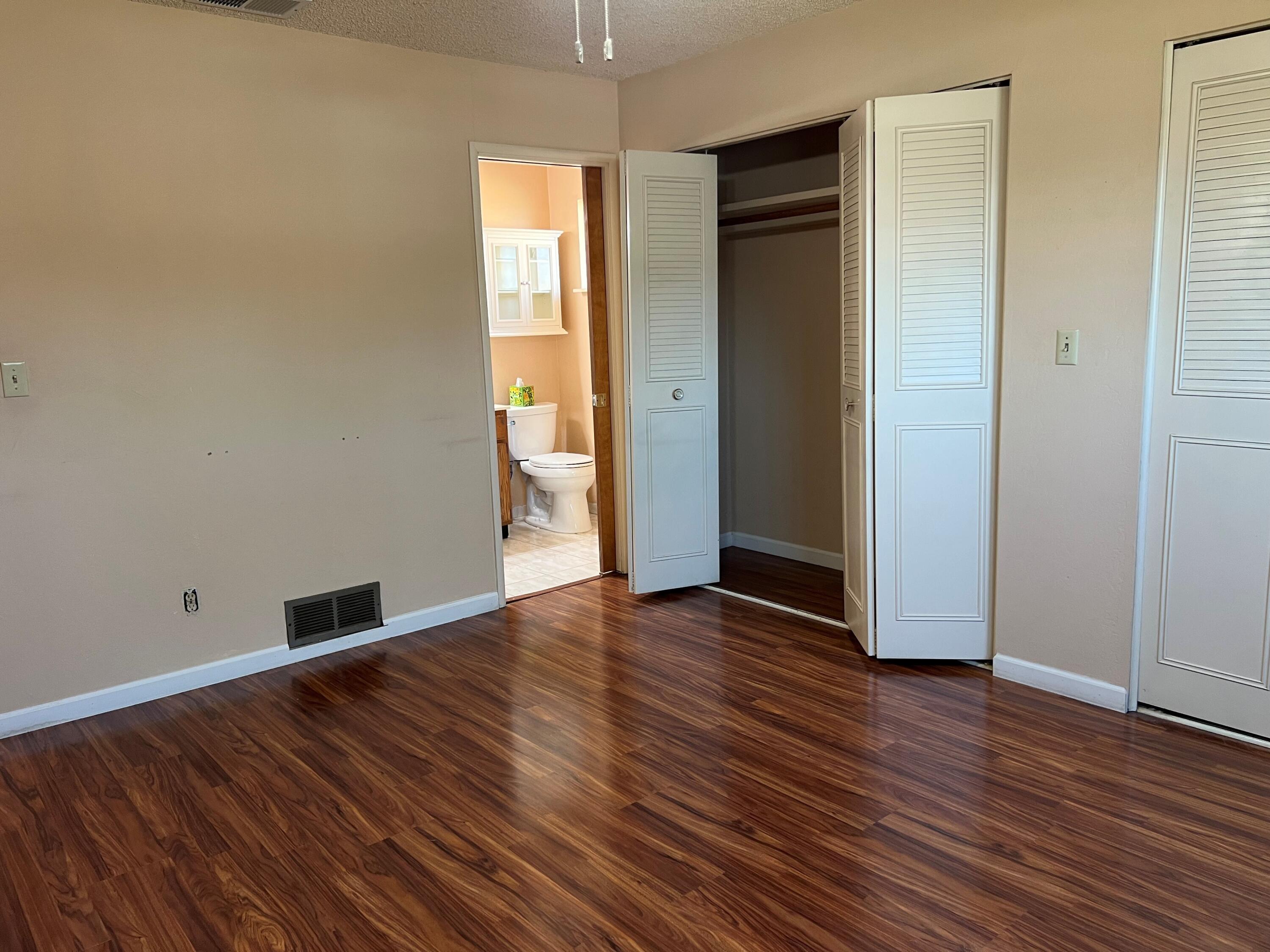 855 E Pleasant Ave, Tulare, CA 93274