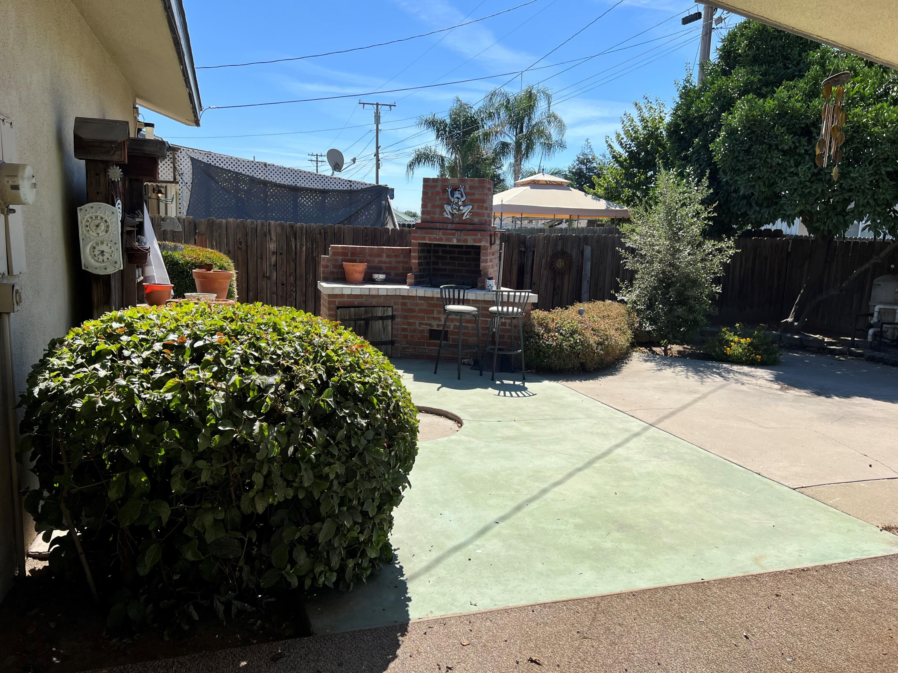 855 E Pleasant Ave, Tulare, CA 93274