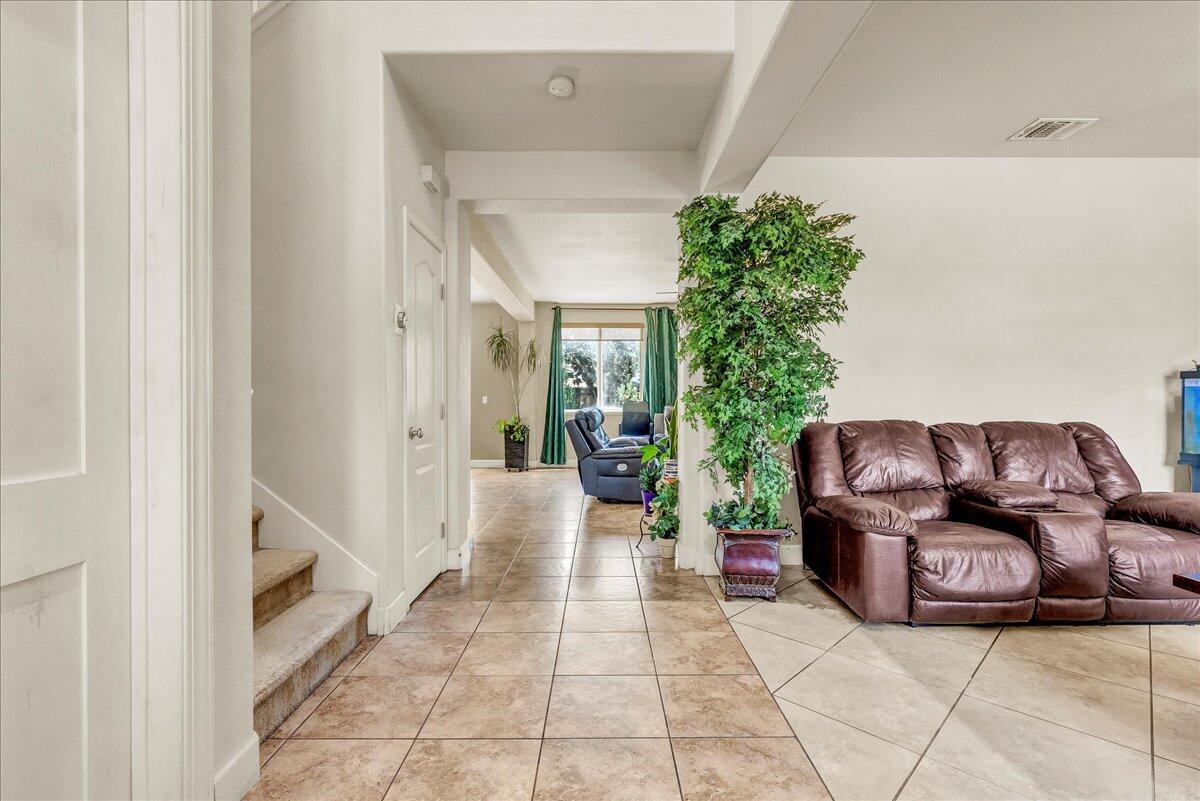 3615 W Sunnyview Ave, Visalia, CA 93291