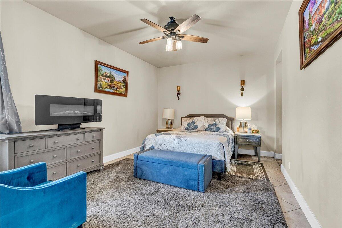 3615 W Sunnyview Ave, Visalia, CA 93291