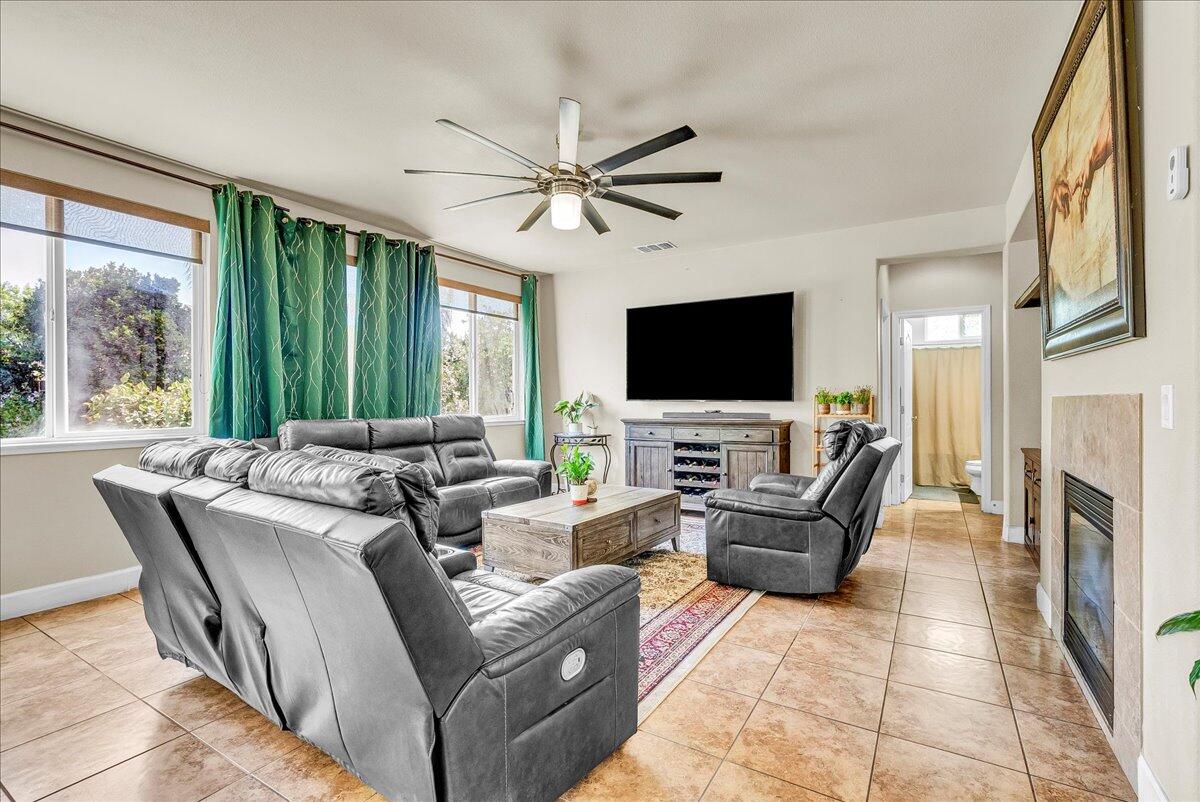 3615 W Sunnyview Ave, Visalia, CA 93291