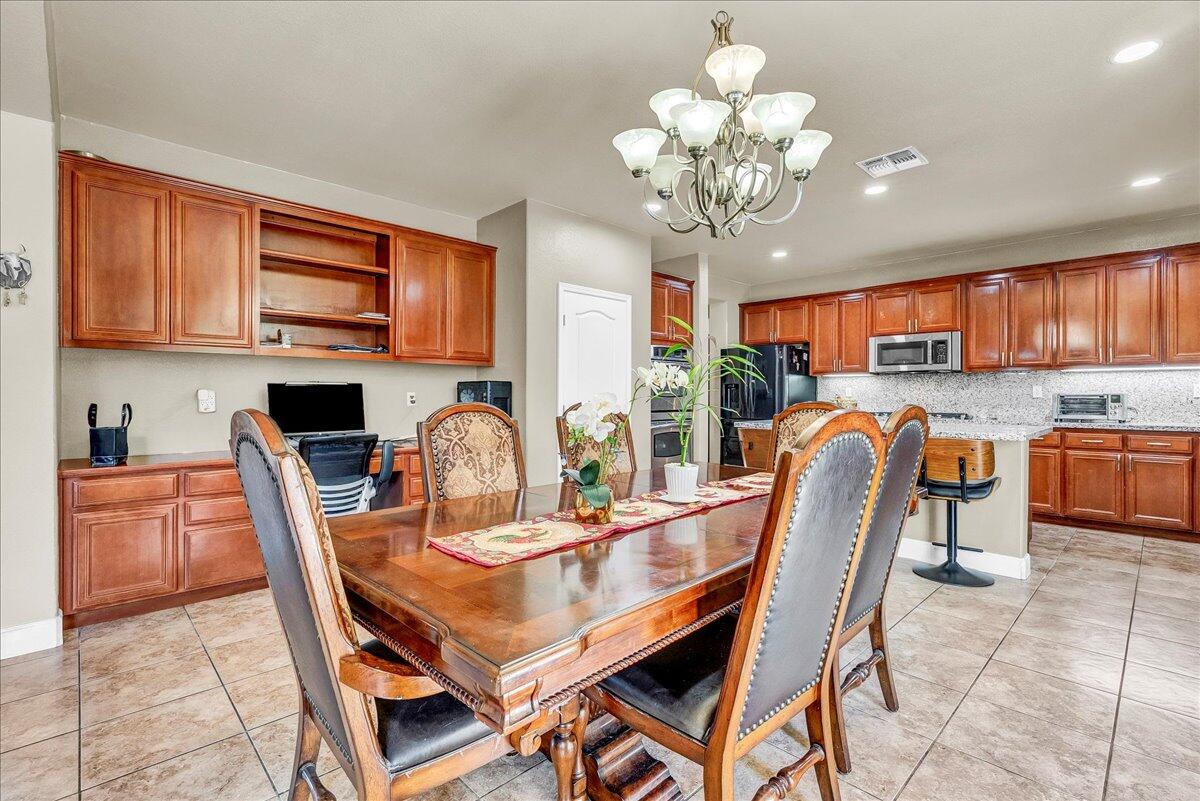 3615 W Sunnyview Ave, Visalia, CA 93291