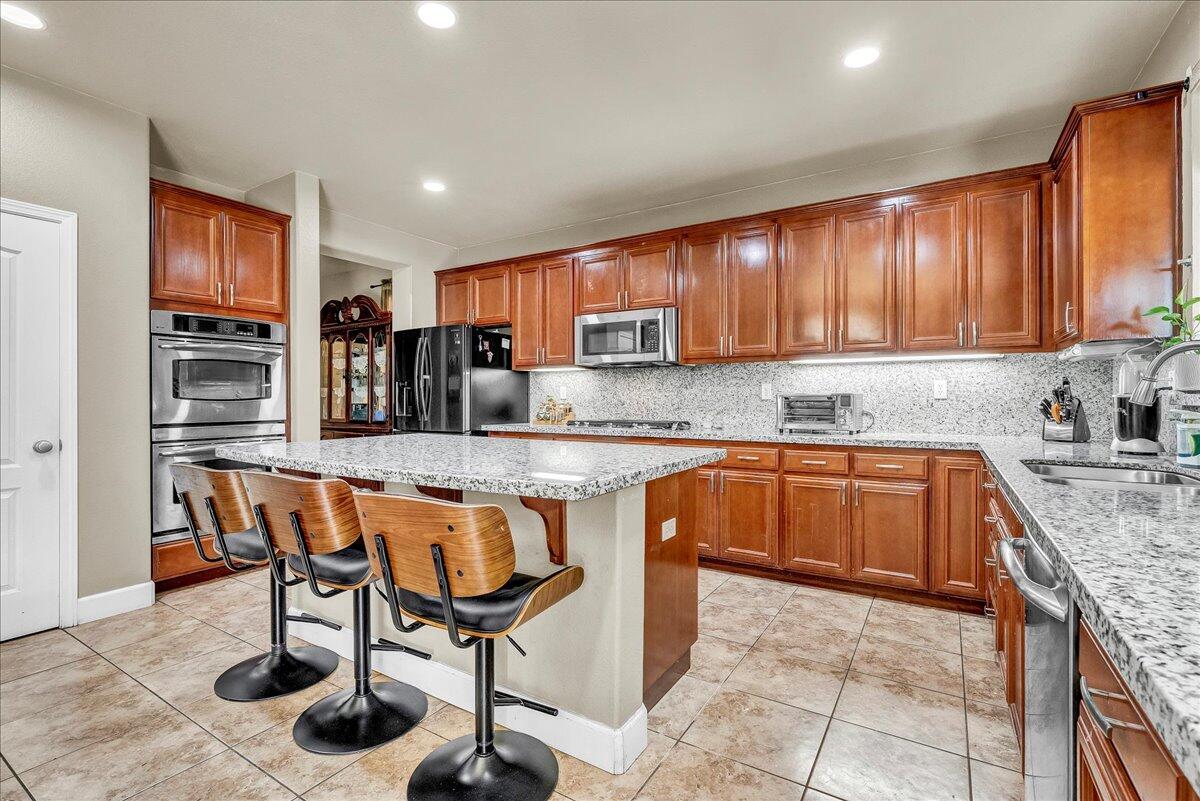 3615 W Sunnyview Ave, Visalia, CA 93291