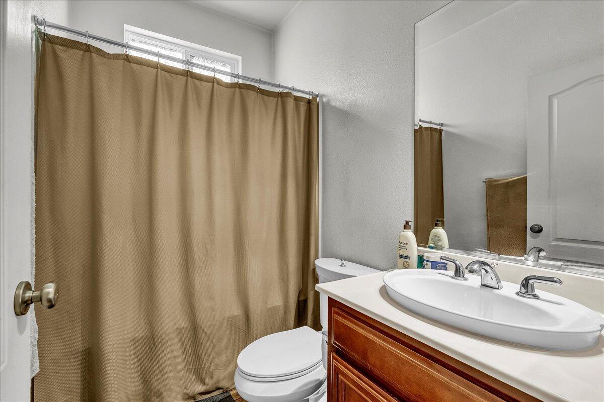 3615 W Sunnyview Ave, Visalia, CA 93291