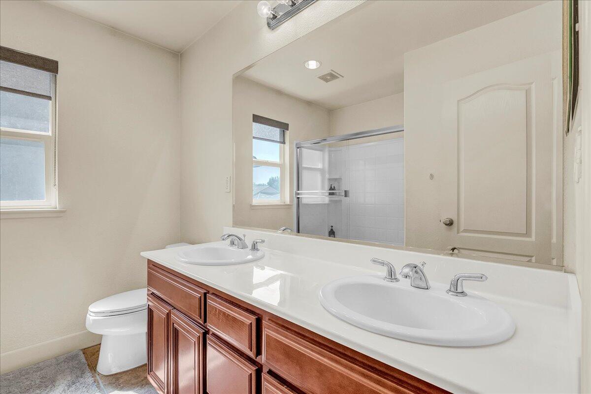 3615 W Sunnyview Ave, Visalia, CA 93291