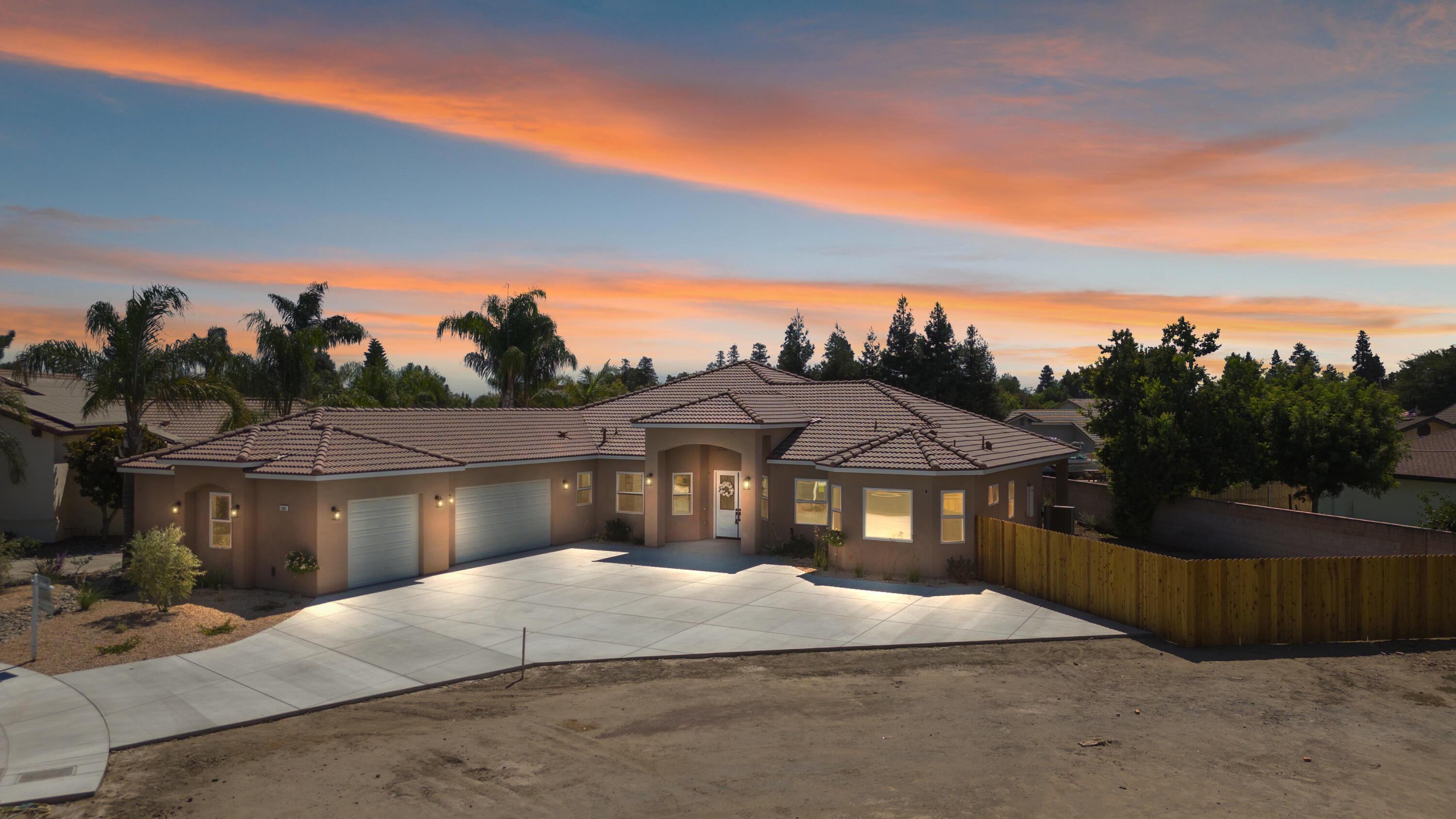 183 Oaks Ct, Tulare, CA 93274