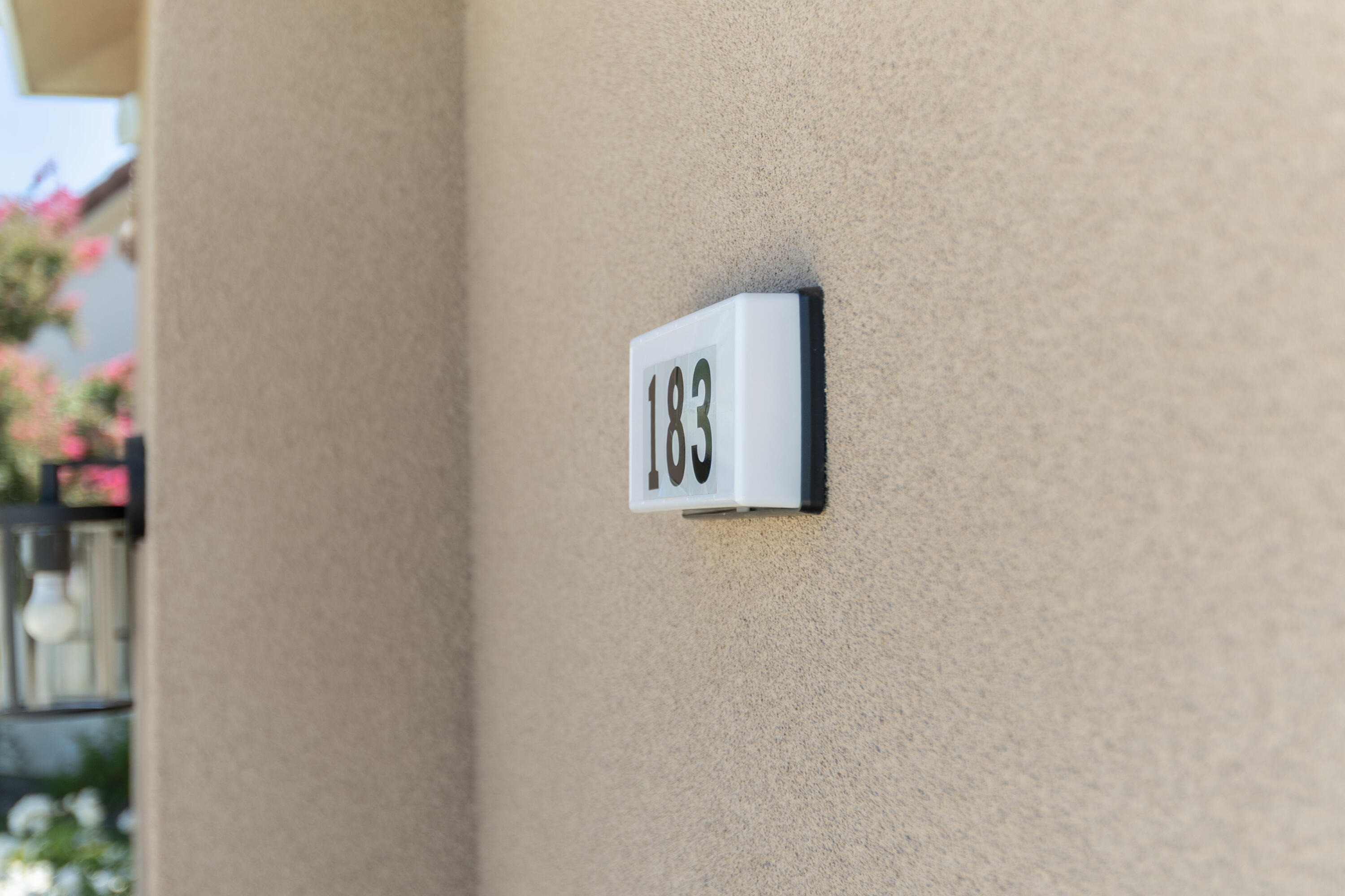 183 Oaks Ct, Tulare, CA 93274