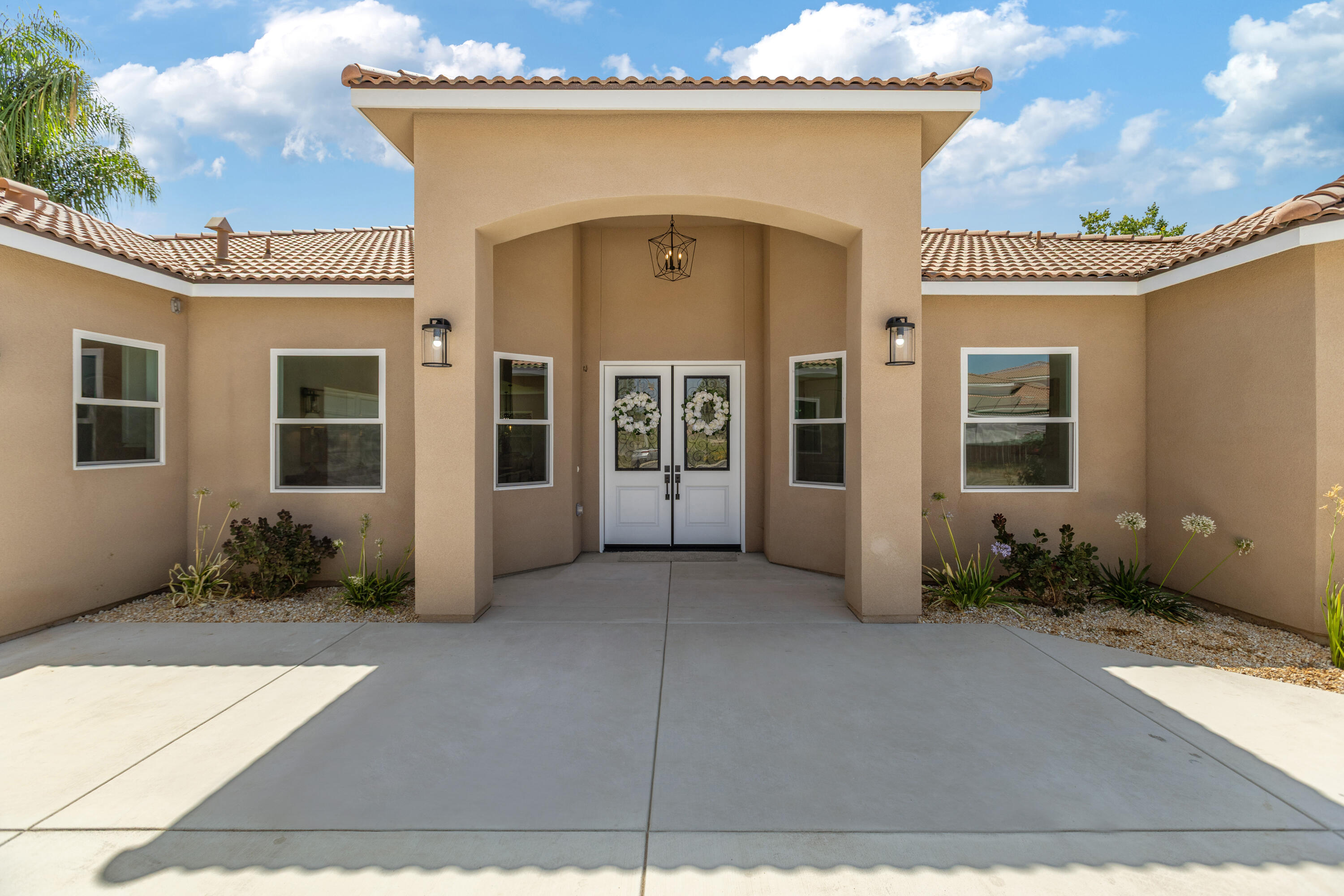 183 Oaks Ct, Tulare, CA 93274