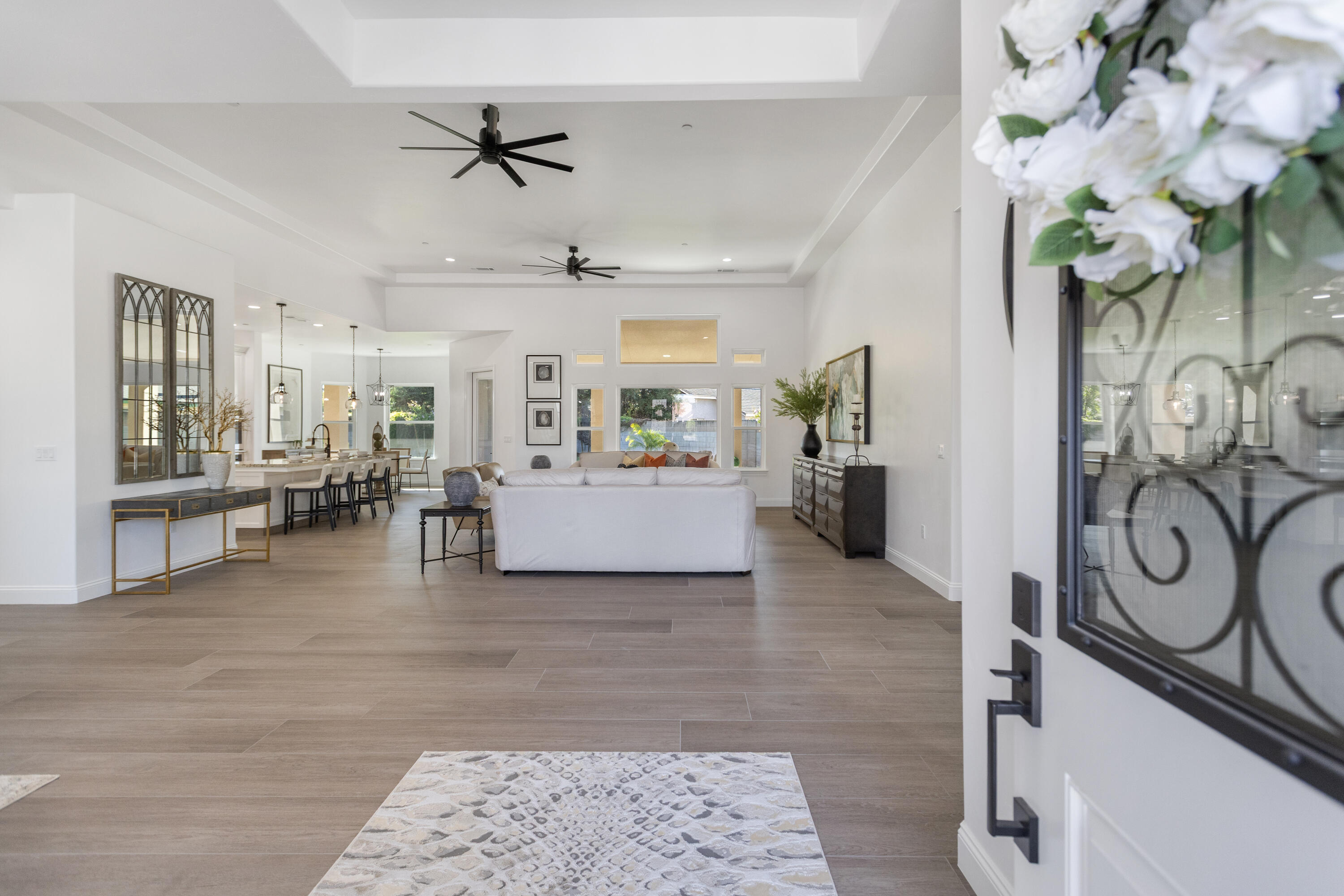 183 Oaks Ct, Tulare, CA 93274