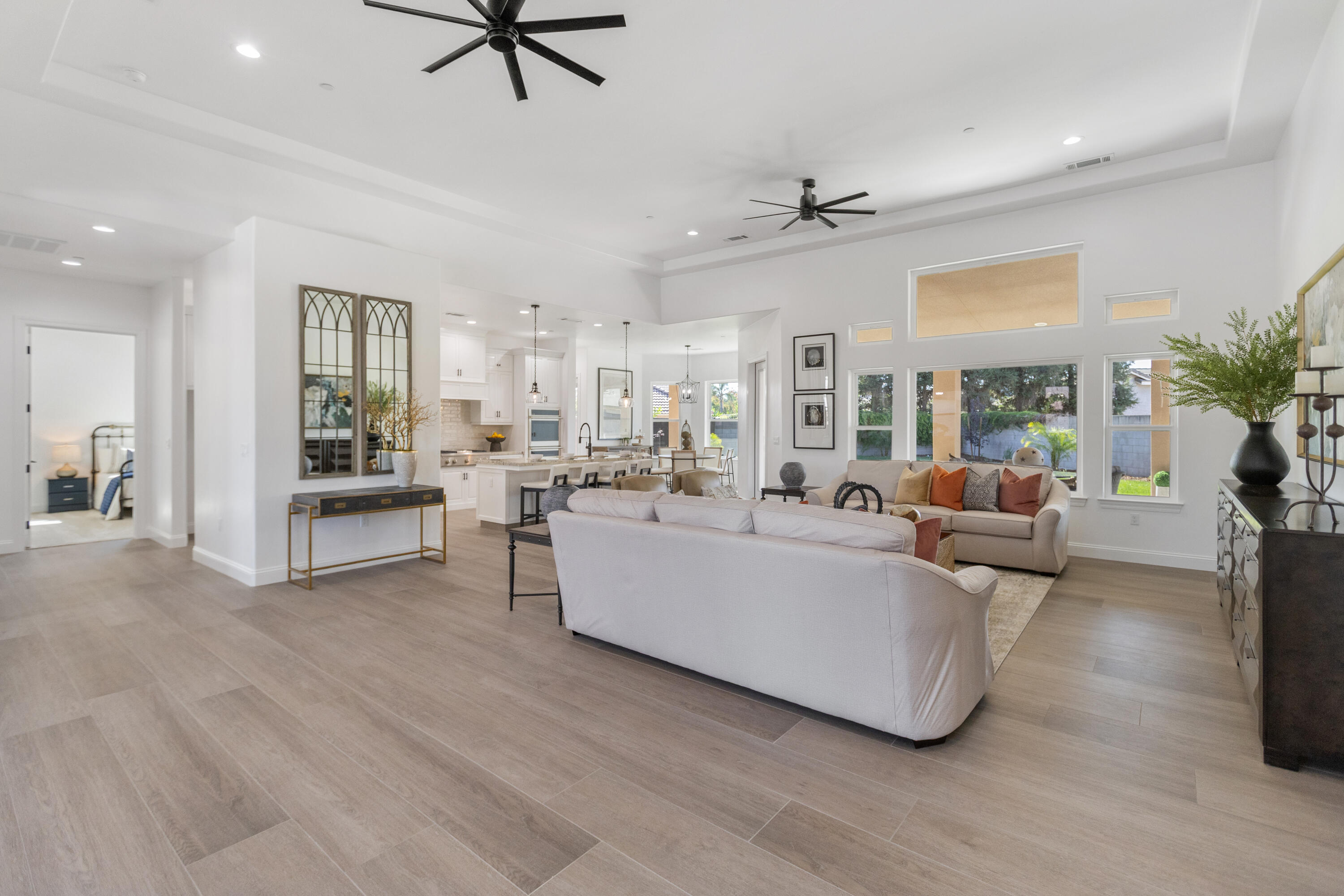 183 Oaks Ct, Tulare, CA 93274