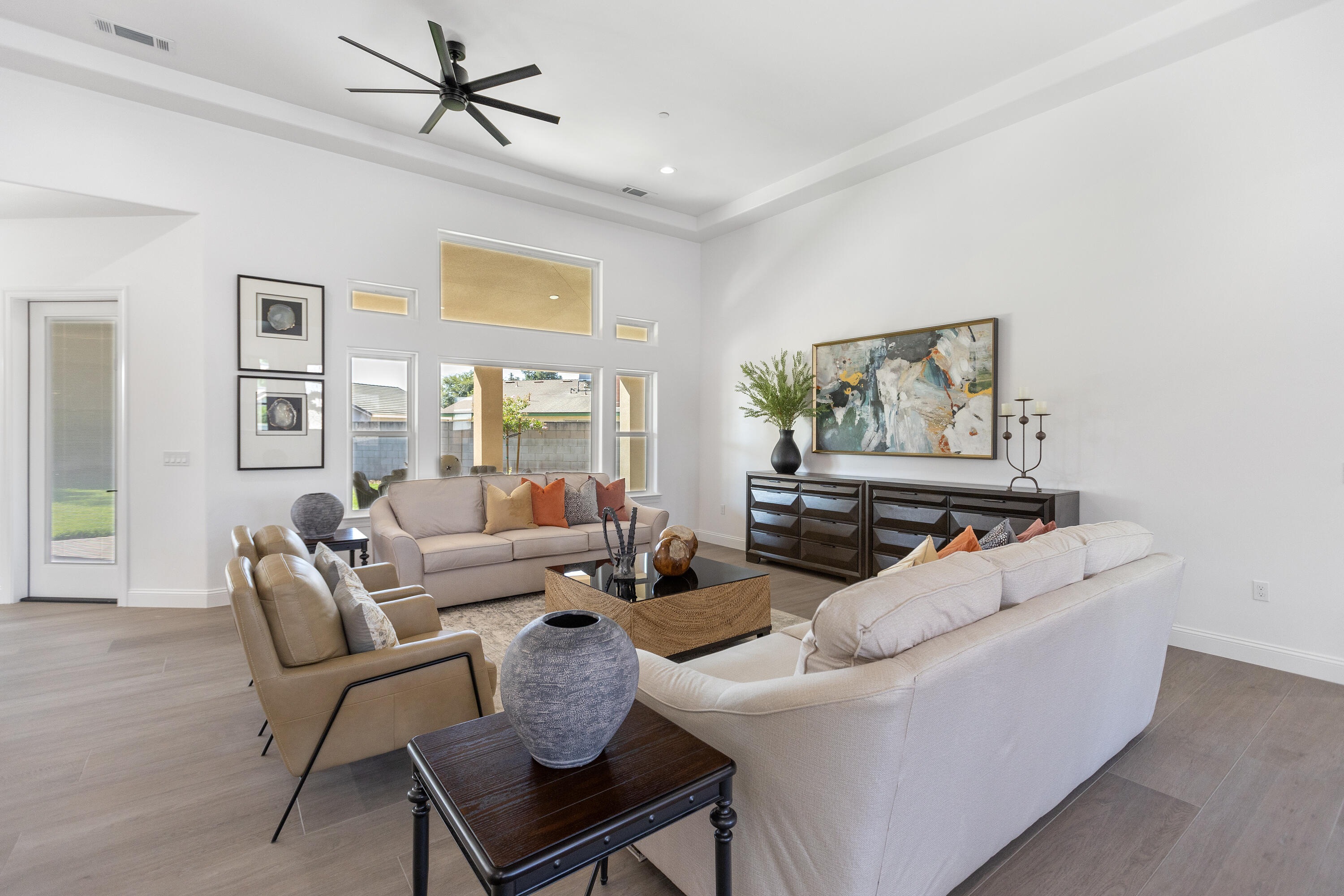 183 Oaks Ct, Tulare, CA 93274