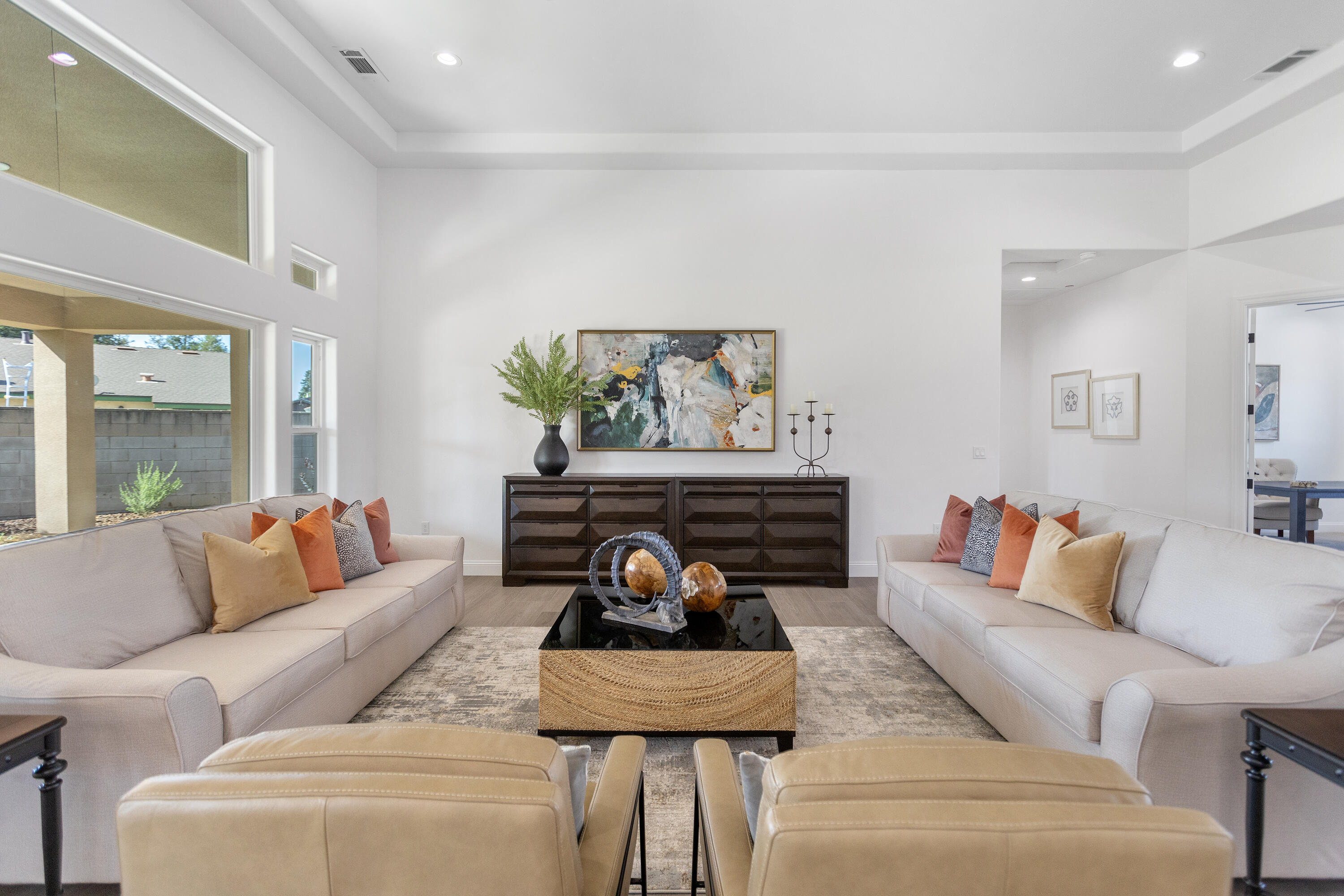 183 Oaks Ct, Tulare, CA 93274