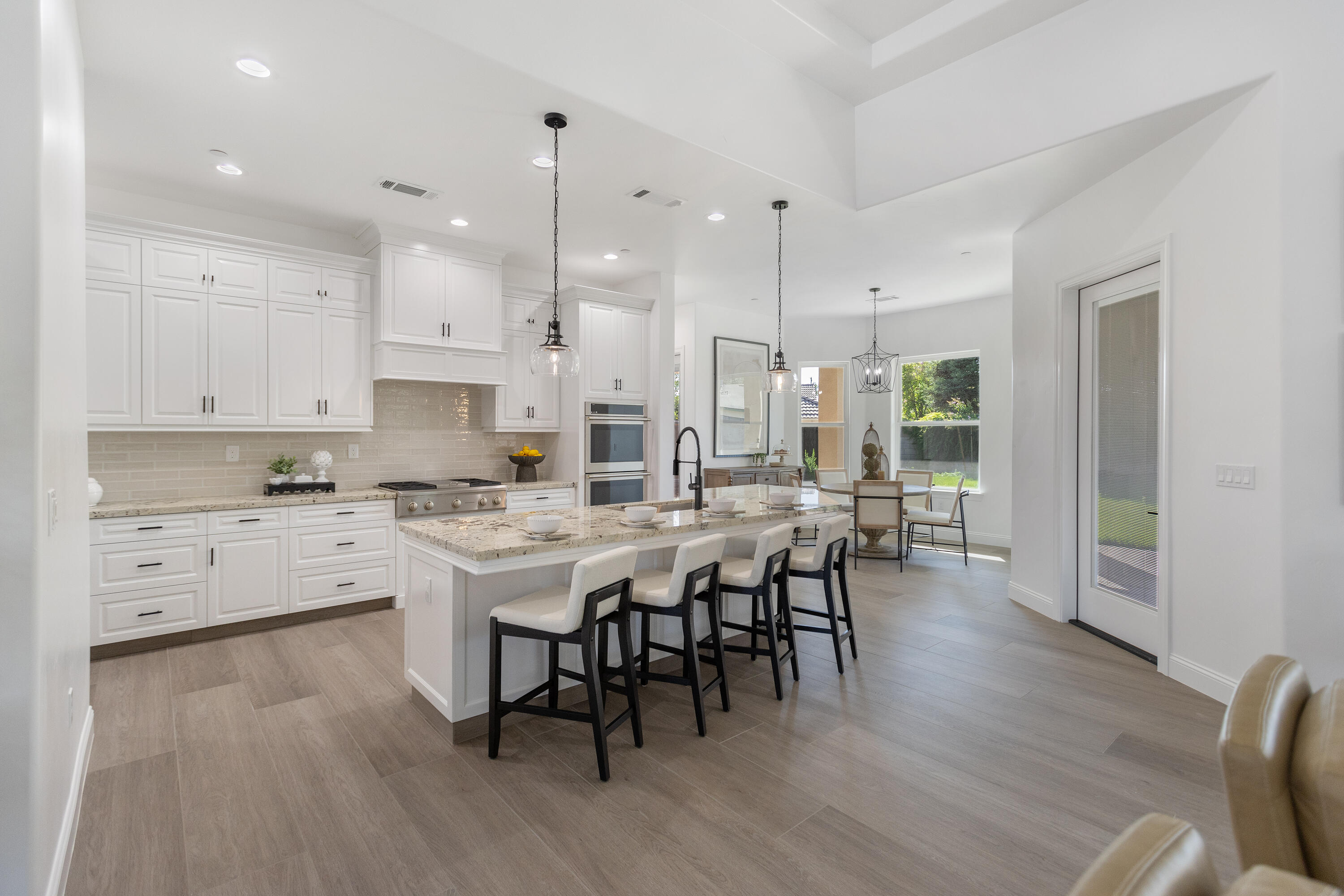 183 Oaks Ct, Tulare, CA 93274