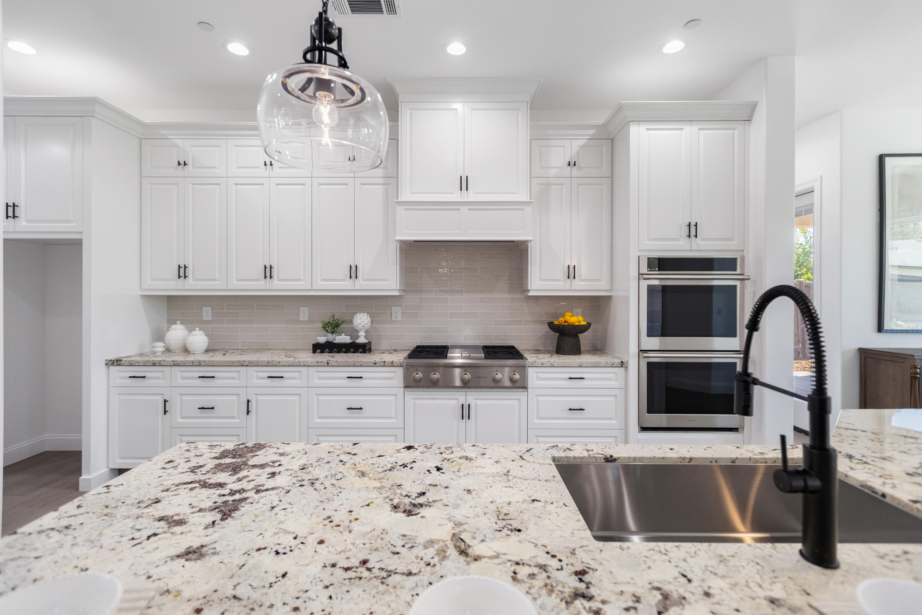 183 Oaks Ct, Tulare, CA 93274