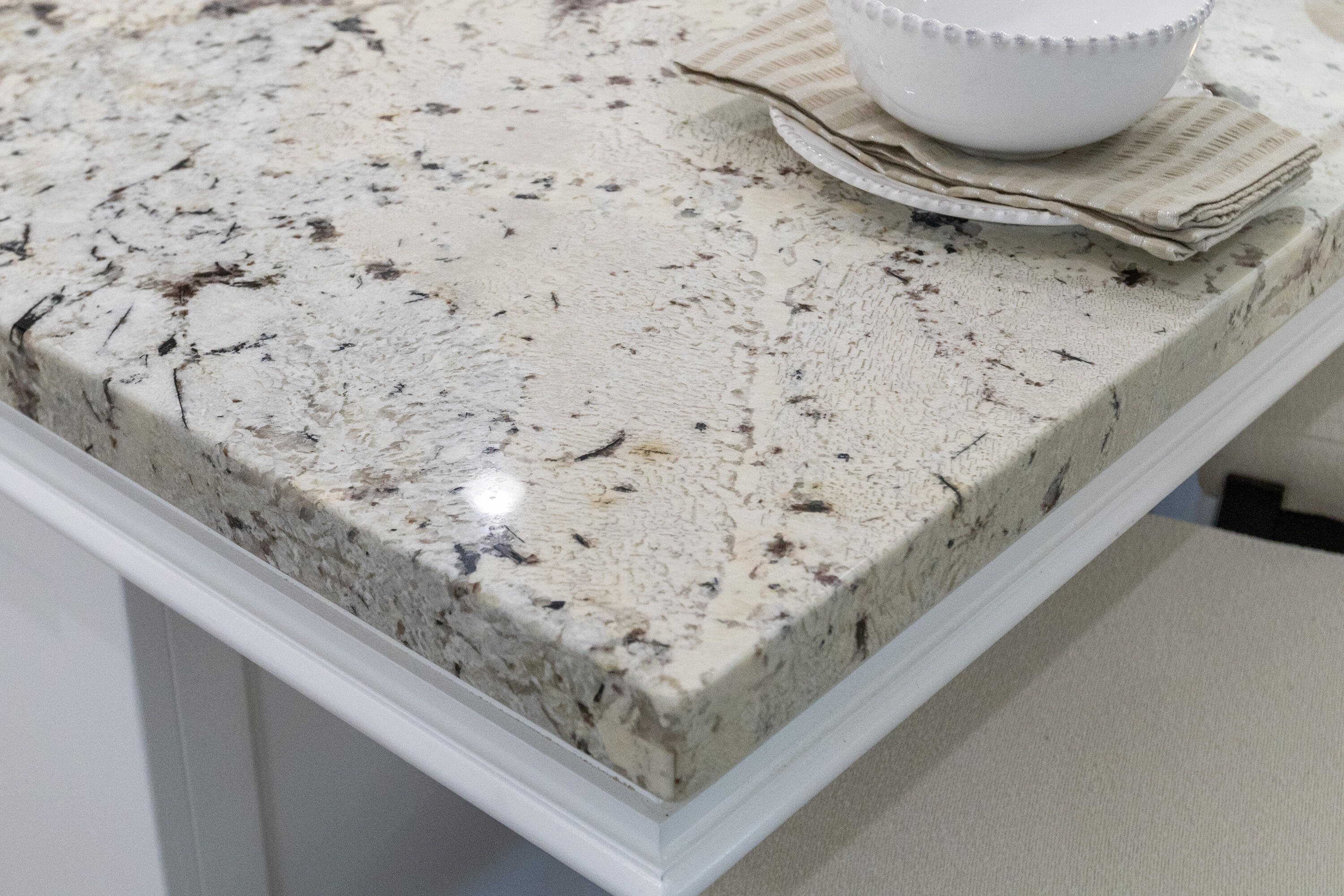 183 Oaks Ct, Tulare, CA 93274