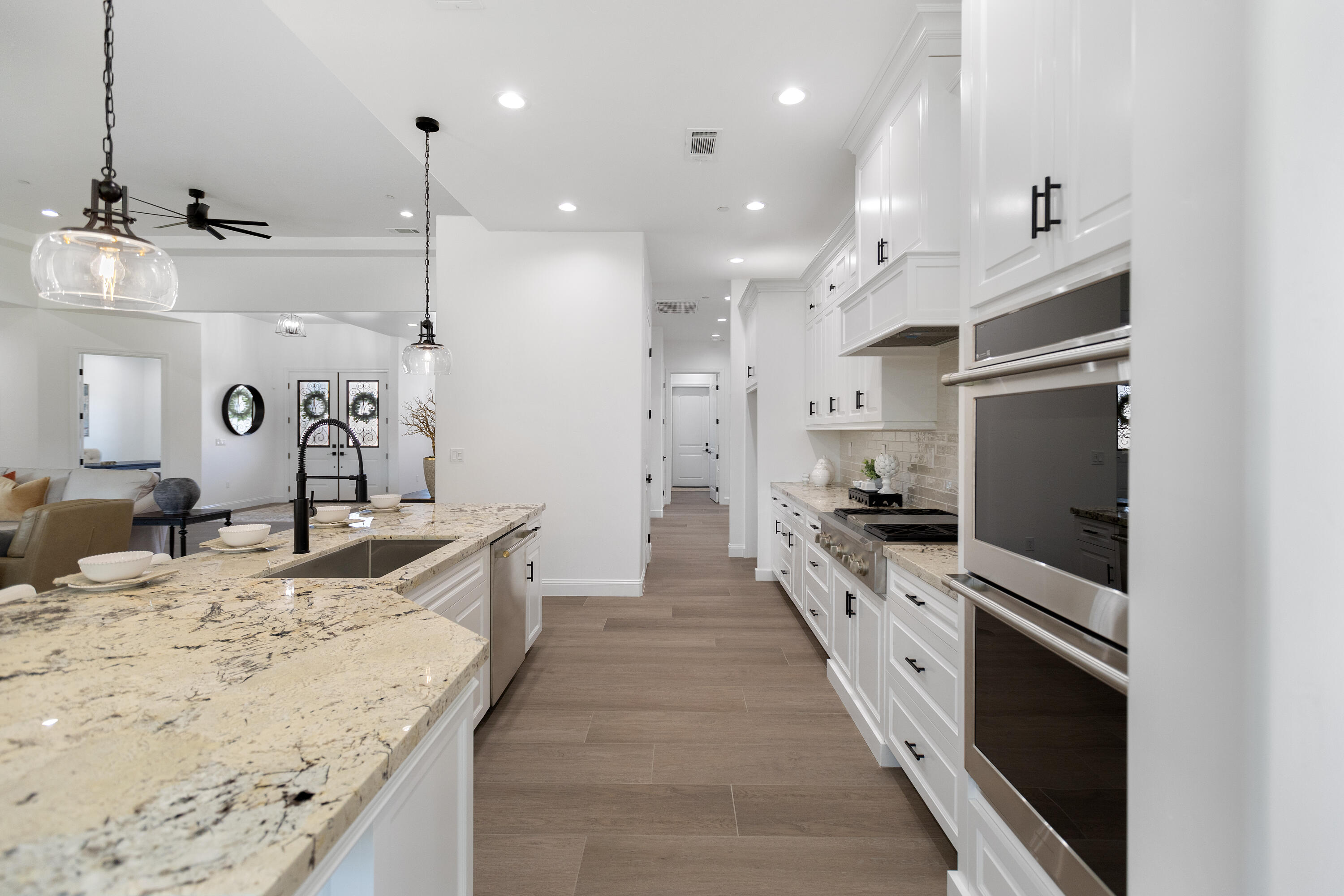 183 Oaks Ct, Tulare, CA 93274