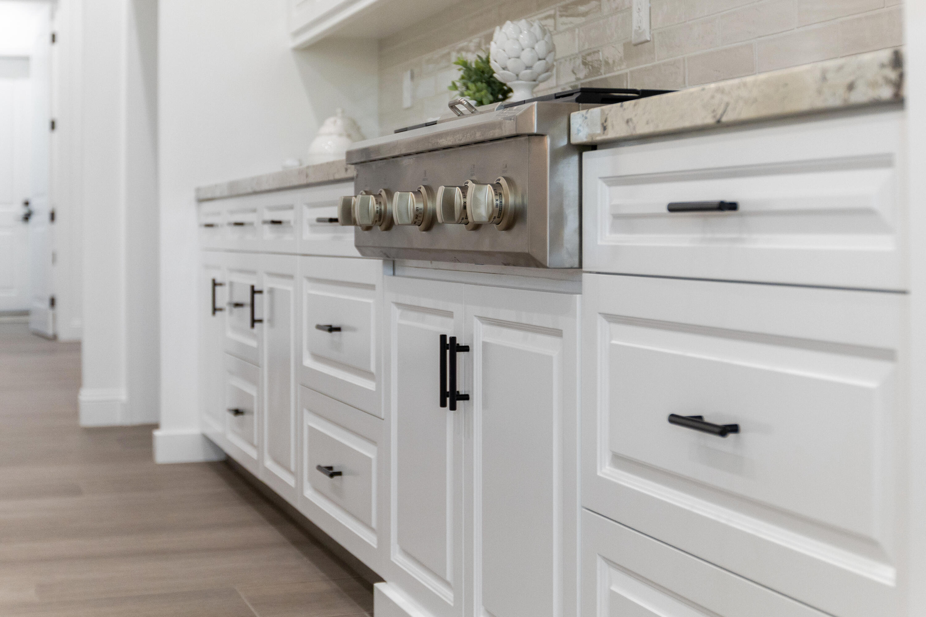 183 Oaks Ct, Tulare, CA 93274