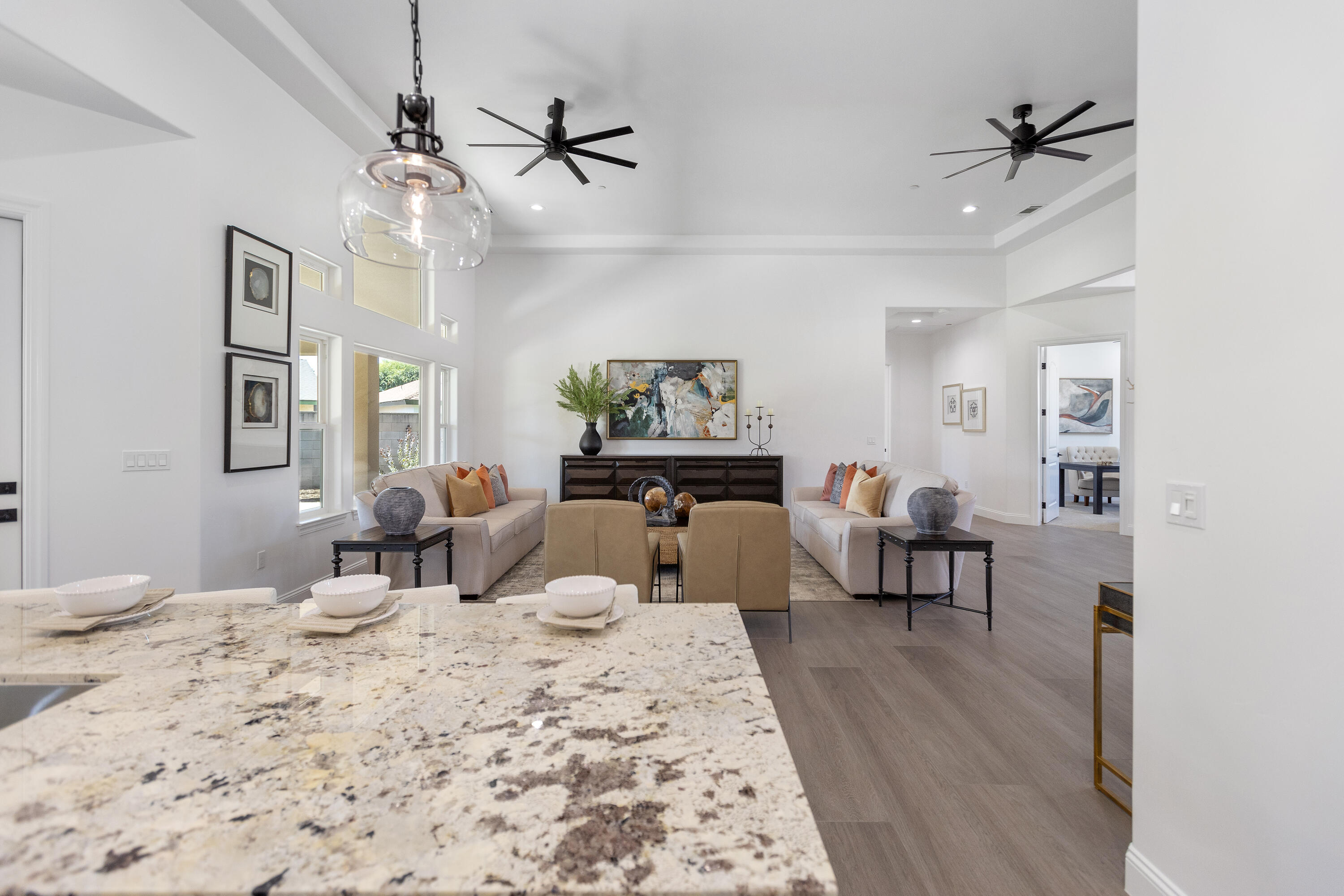 183 Oaks Ct, Tulare, CA 93274