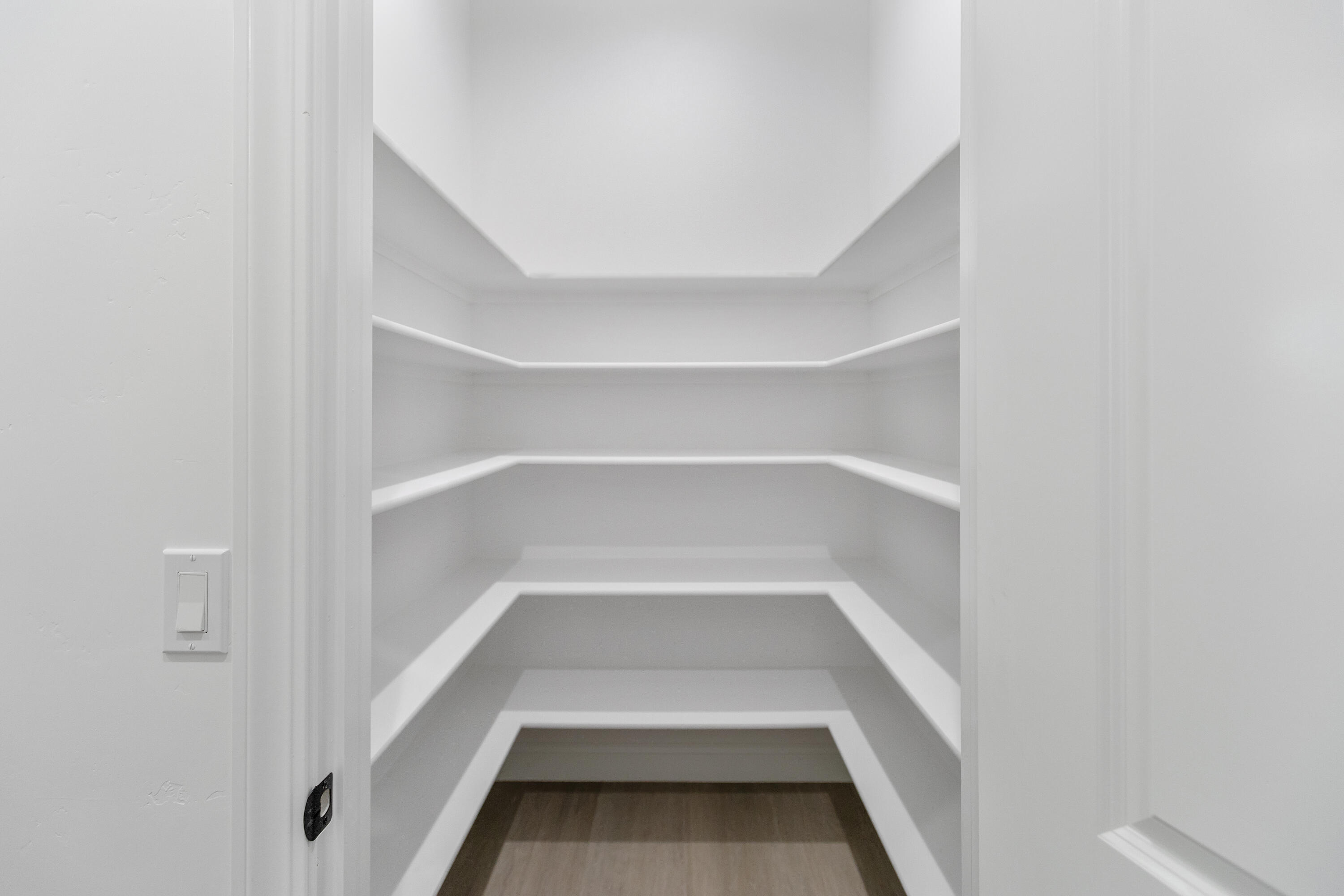 183 Oaks Ct, Tulare, CA 93274